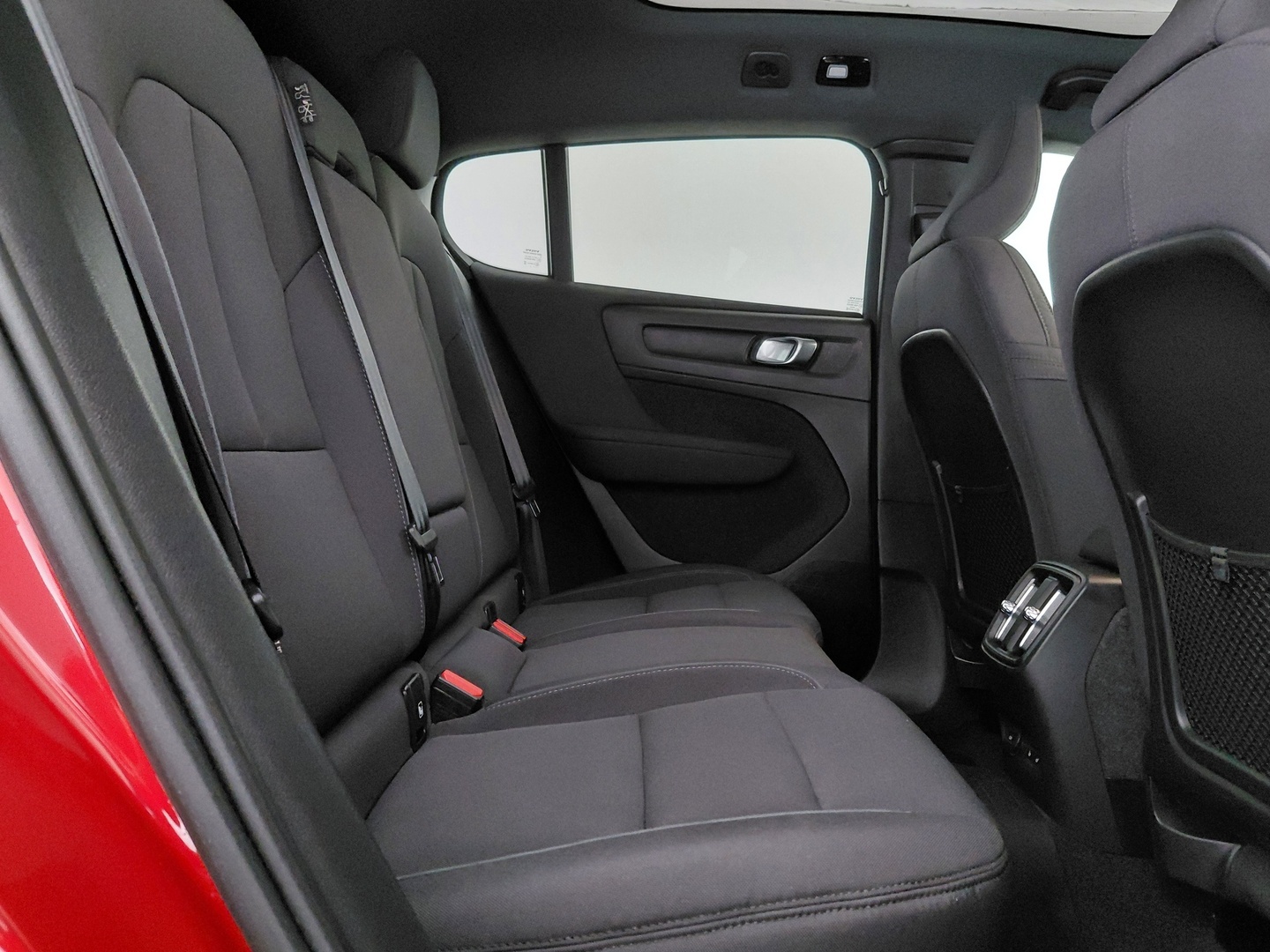 VOLVO C40 19