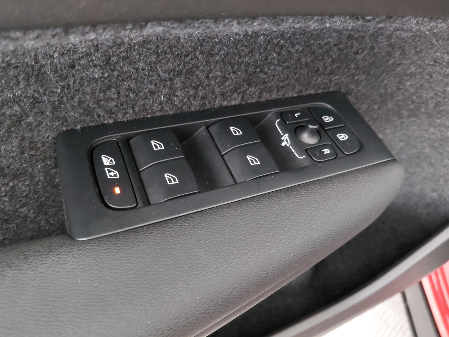 VOLVO C40 24