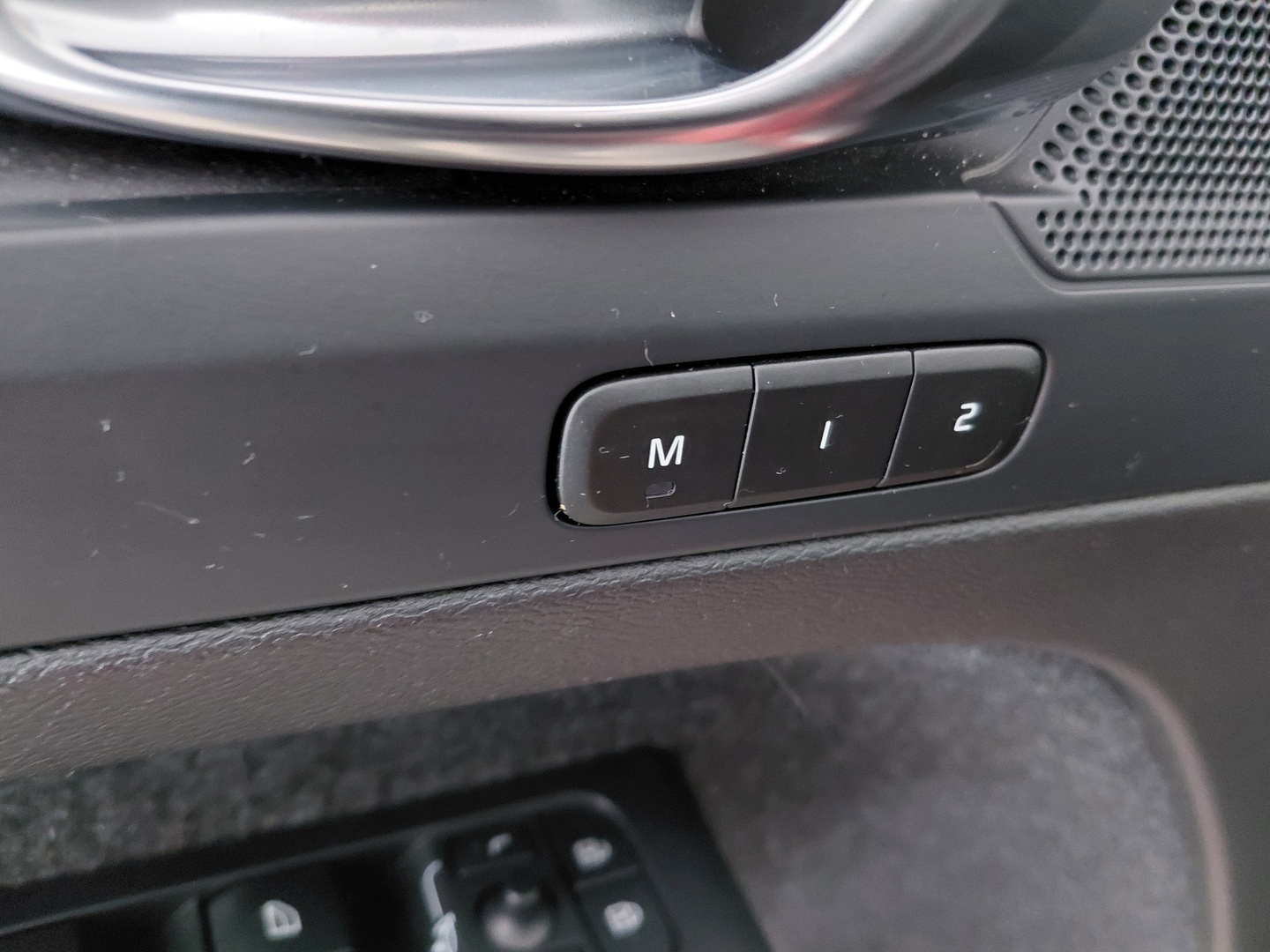VOLVO C40 25