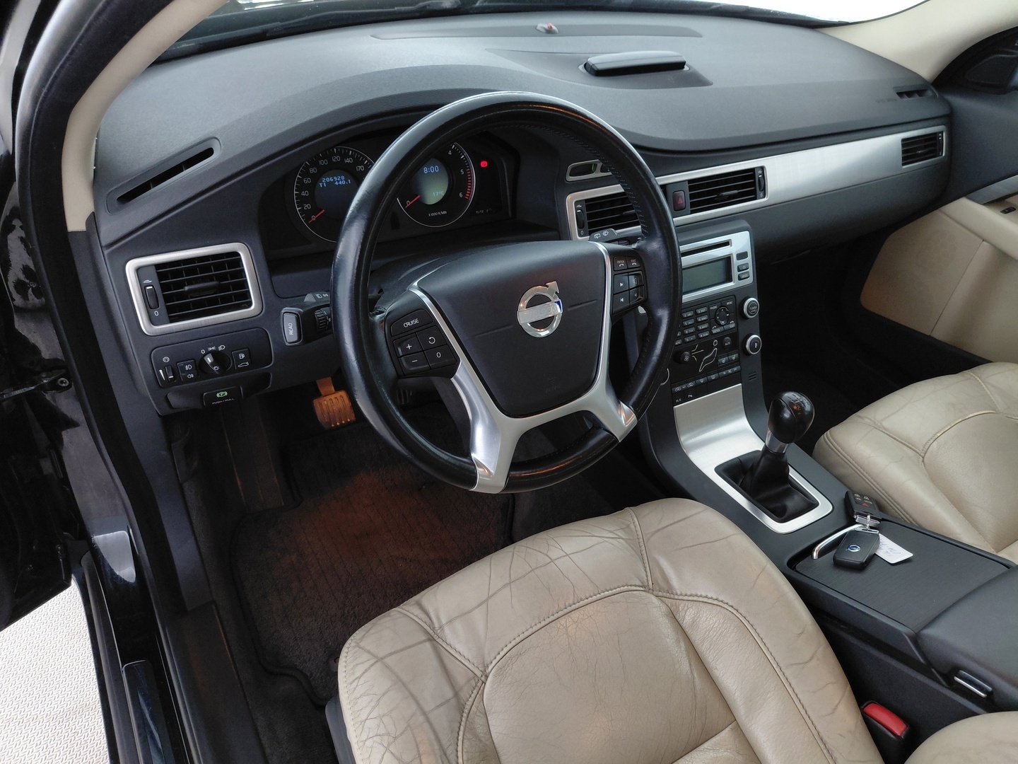 VOLVO V70 16