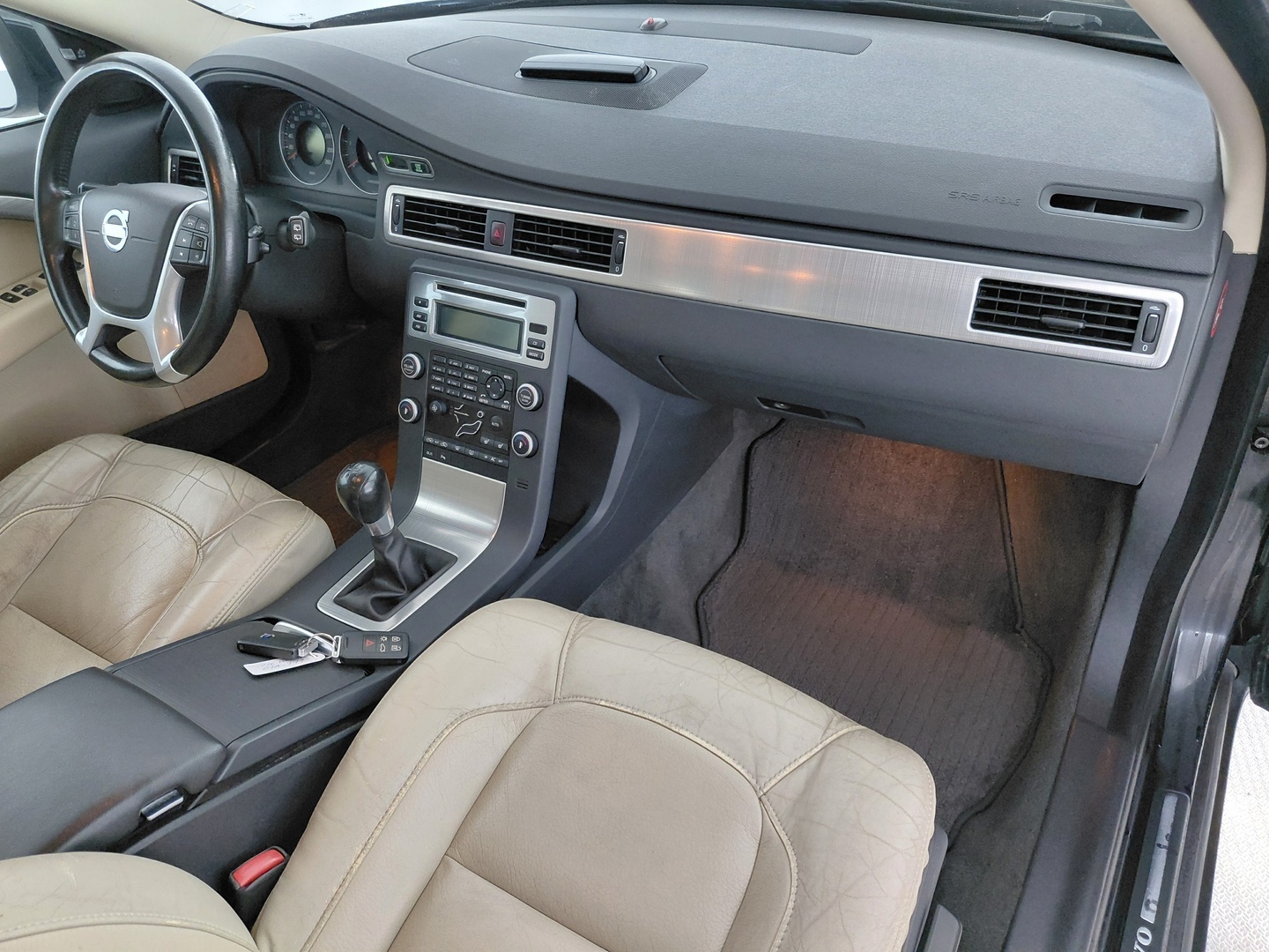 VOLVO V70 23