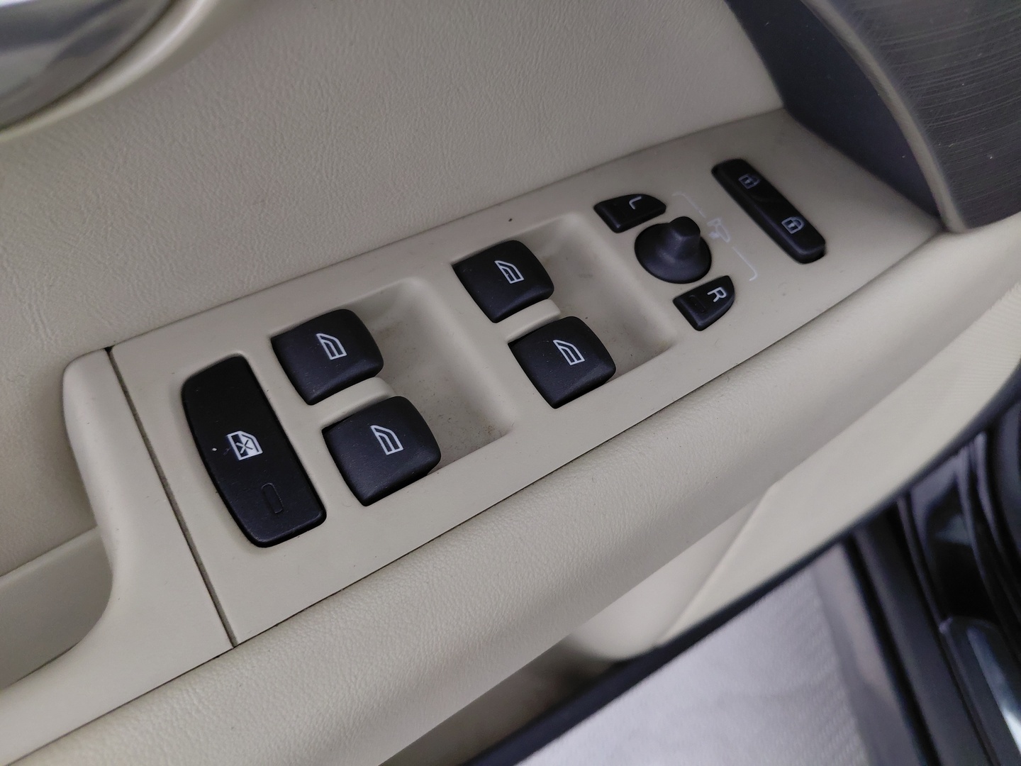 VOLVO V70 33