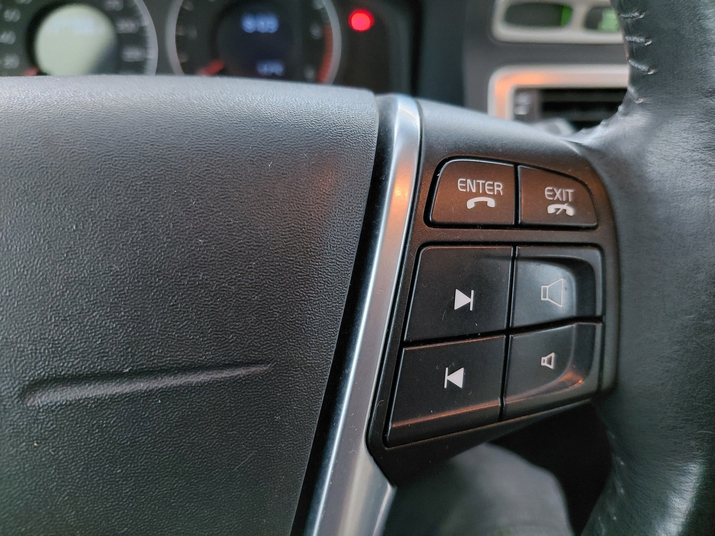 VOLVO V70 36