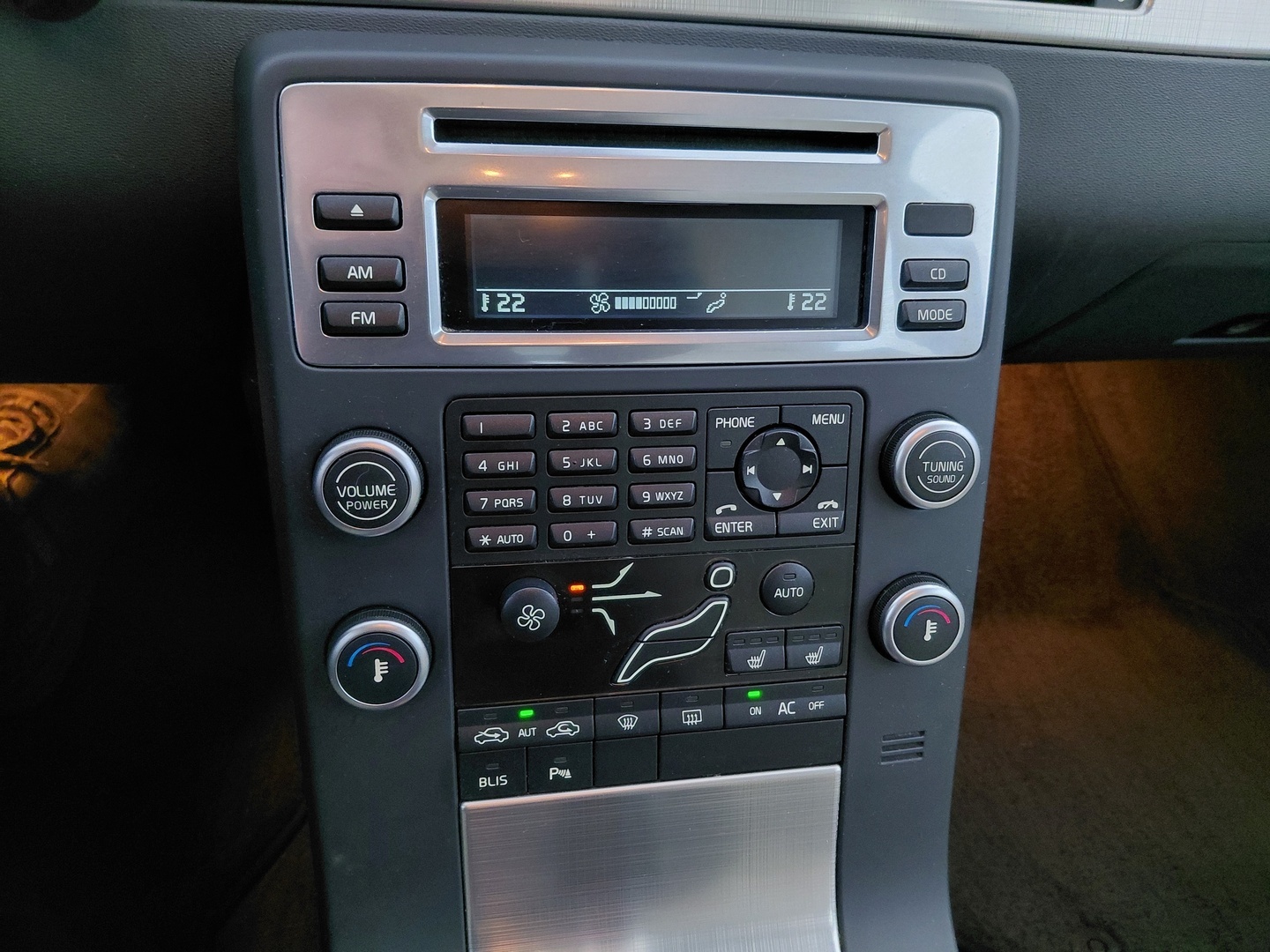 VOLVO V70 37