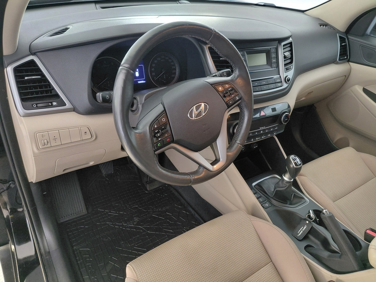 HYUNDAI Tucson 16