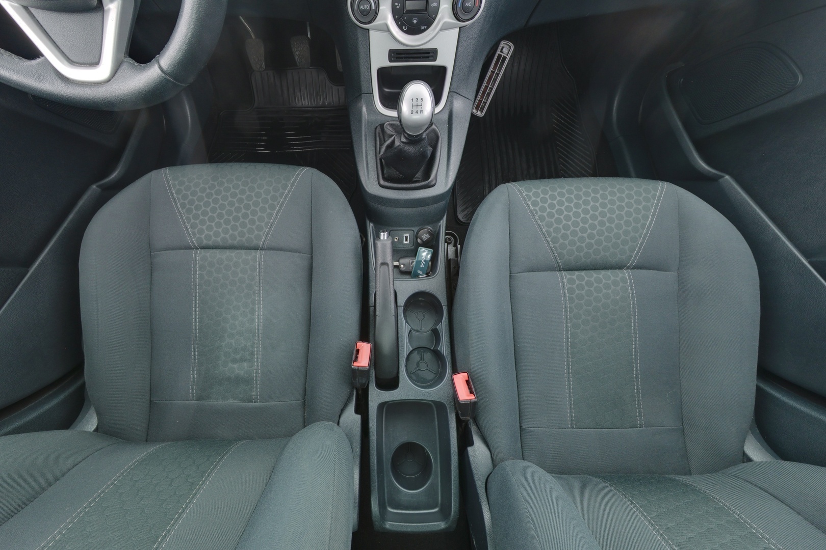 FORD Fiesta 12