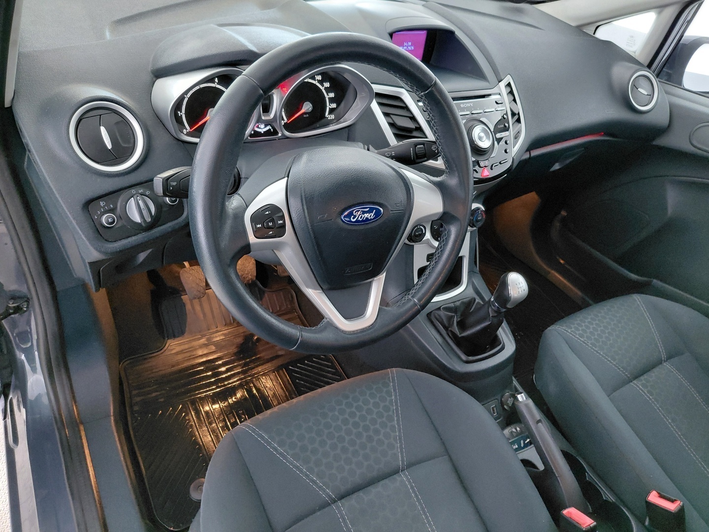 FORD Fiesta 16