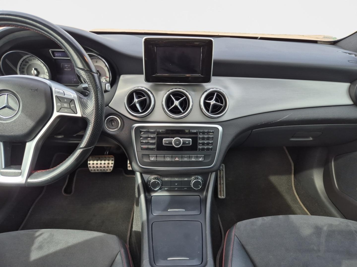 MERCEDES-BENZ GLA 12
