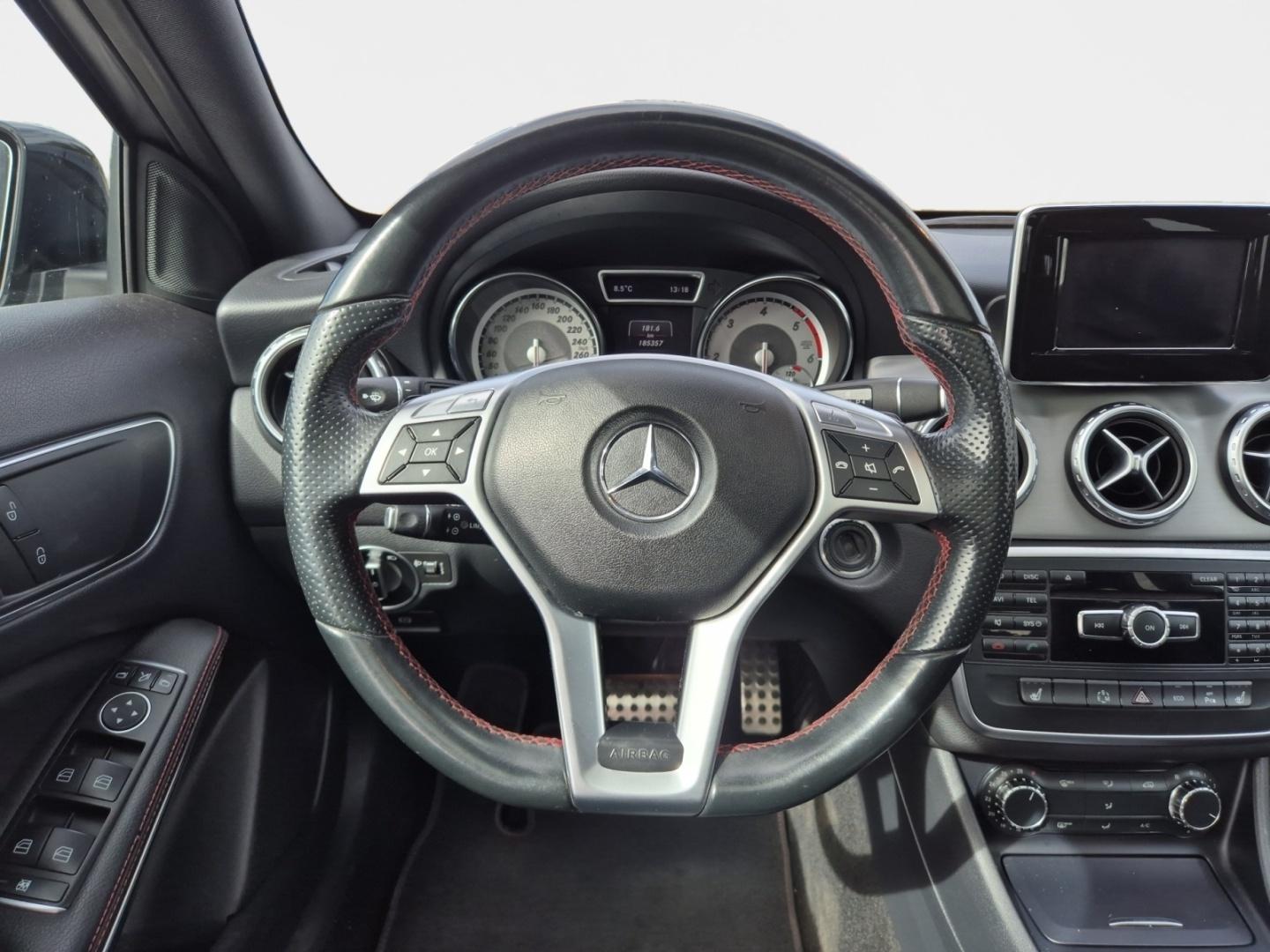 MERCEDES-BENZ GLA 13