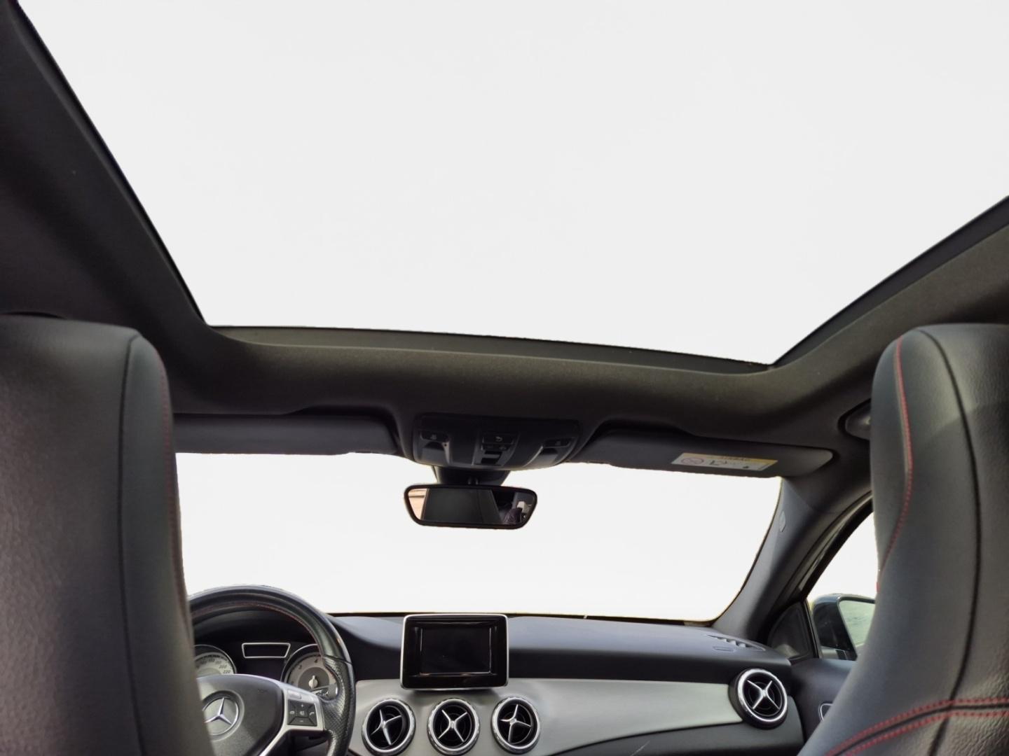 MERCEDES-BENZ GLA 14