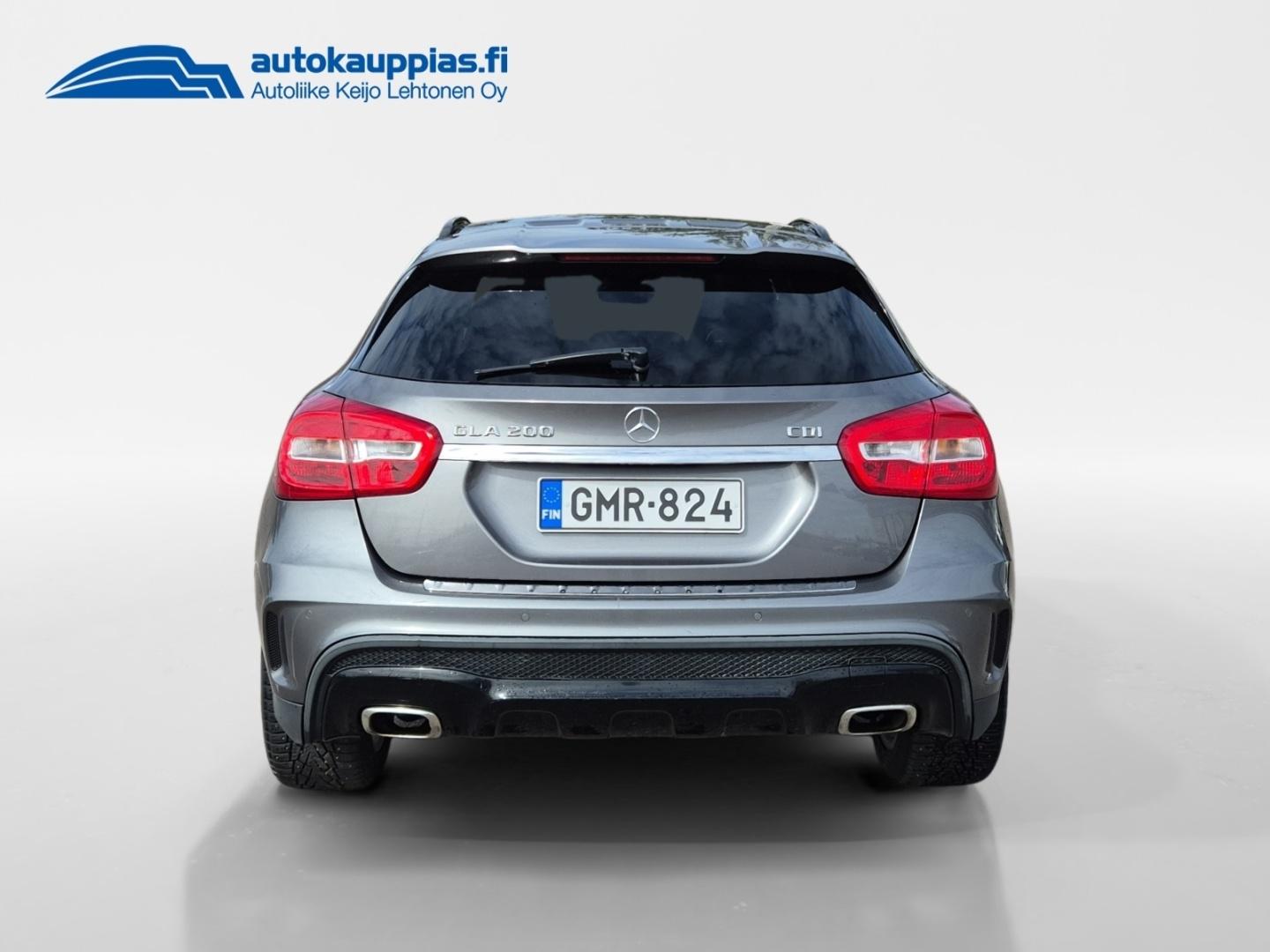 MERCEDES-BENZ GLA 4