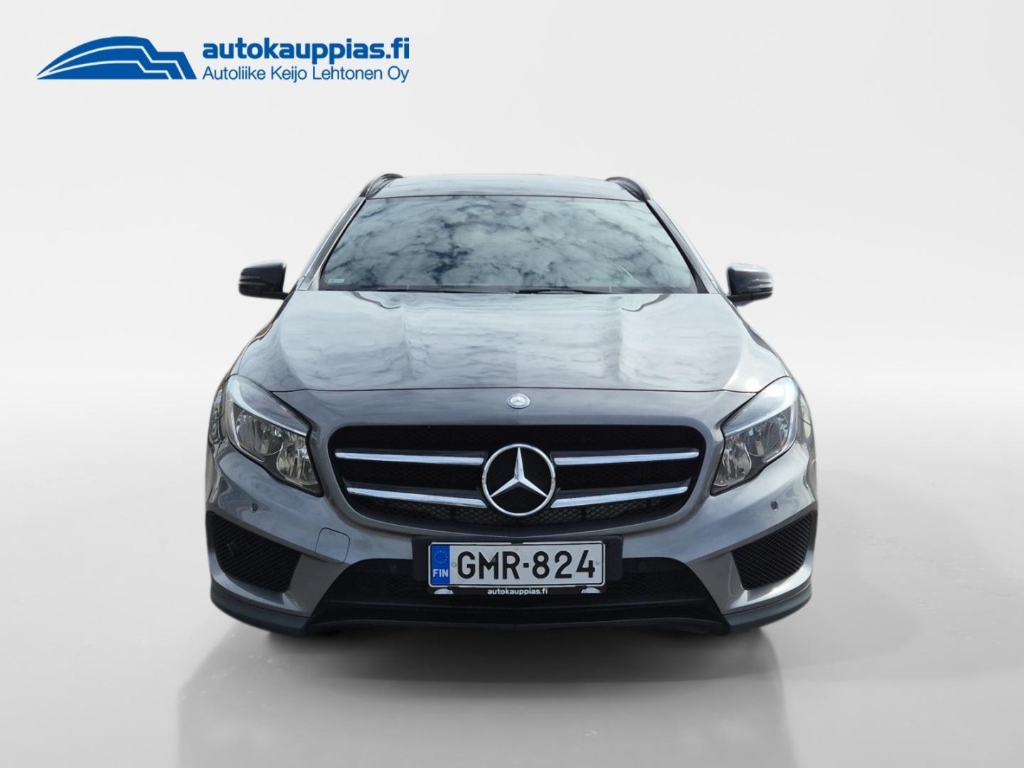 MERCEDES-BENZ GLA 8