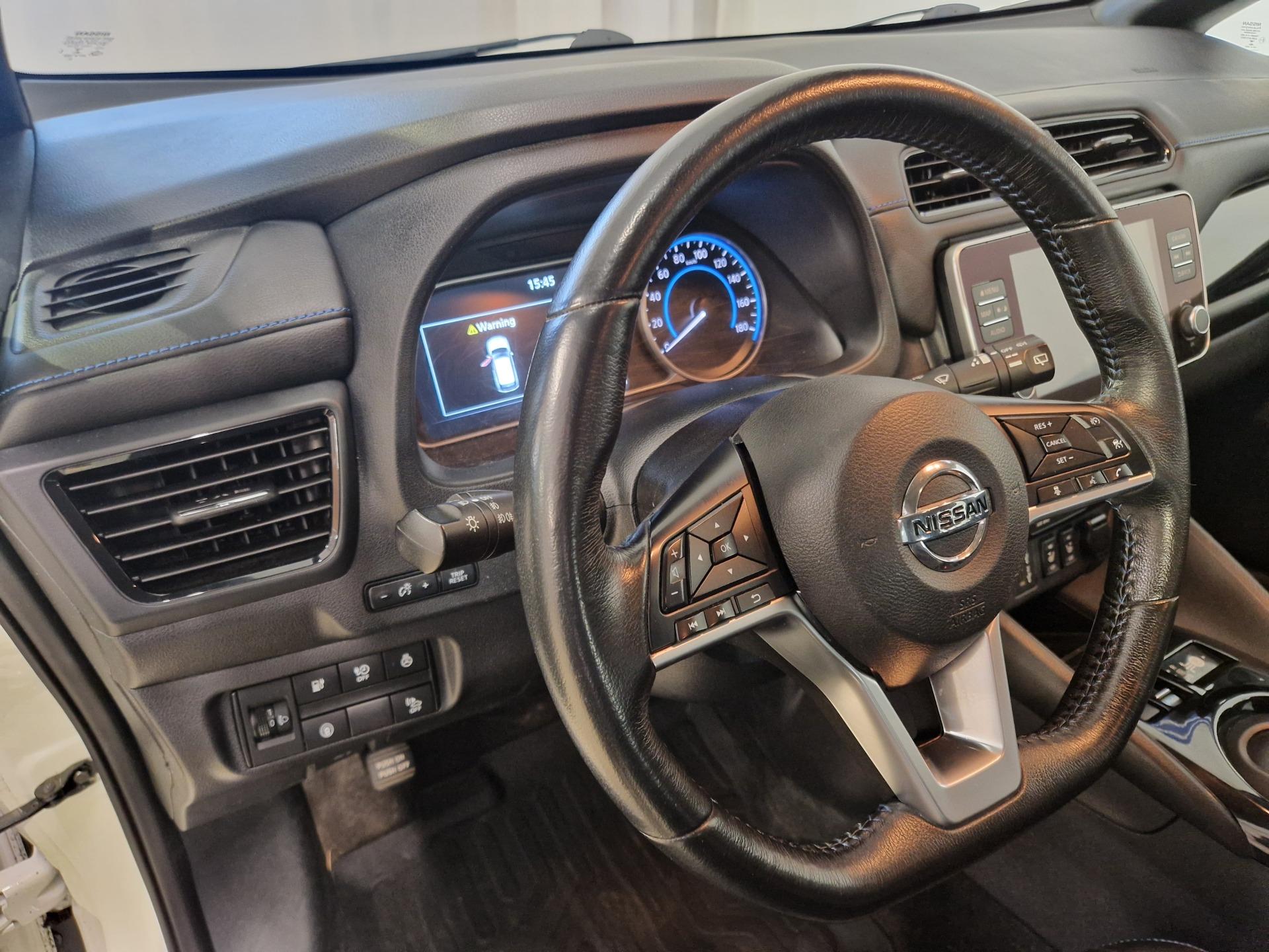 NISSAN Leaf 12