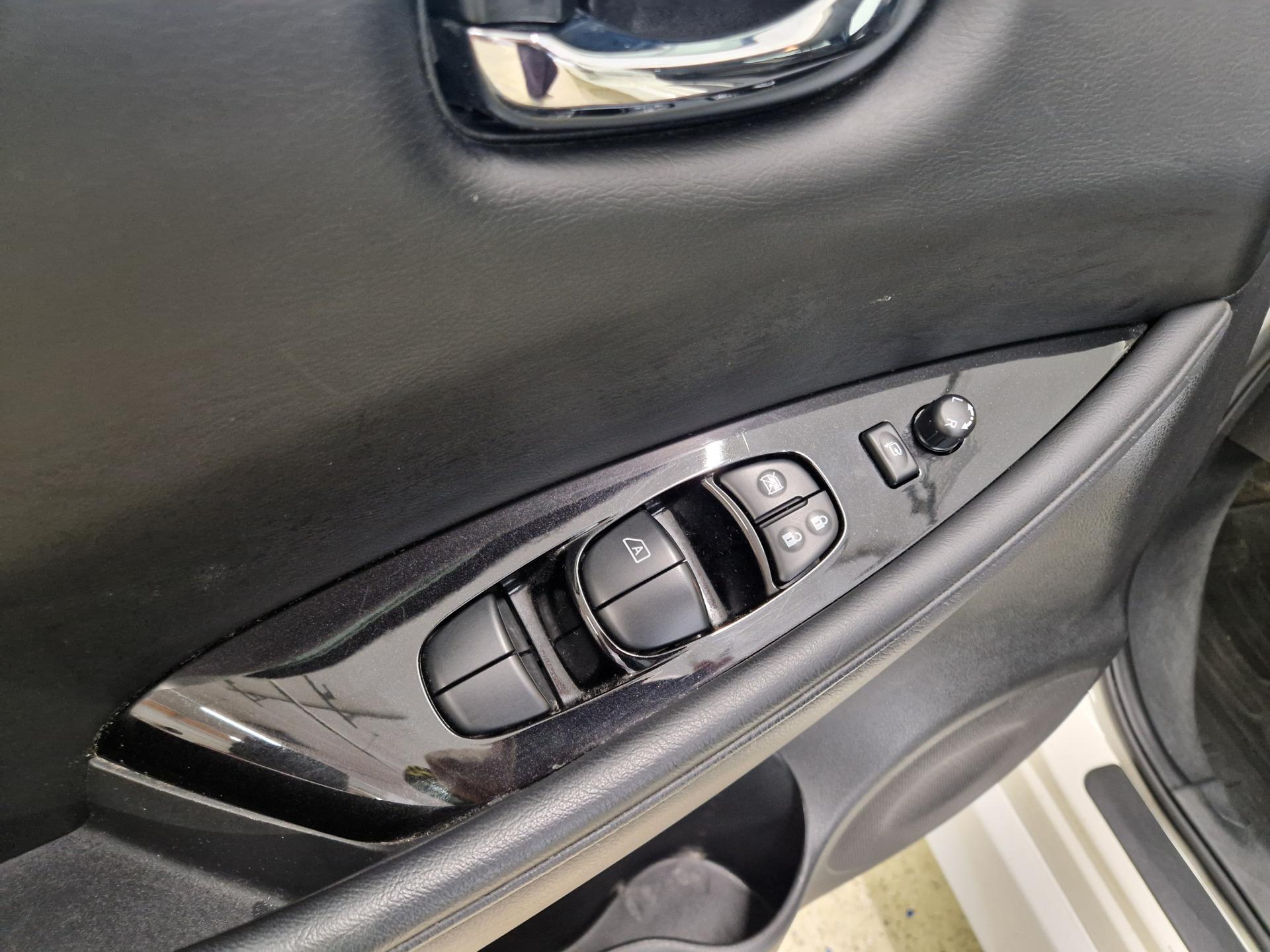 NISSAN Leaf 14