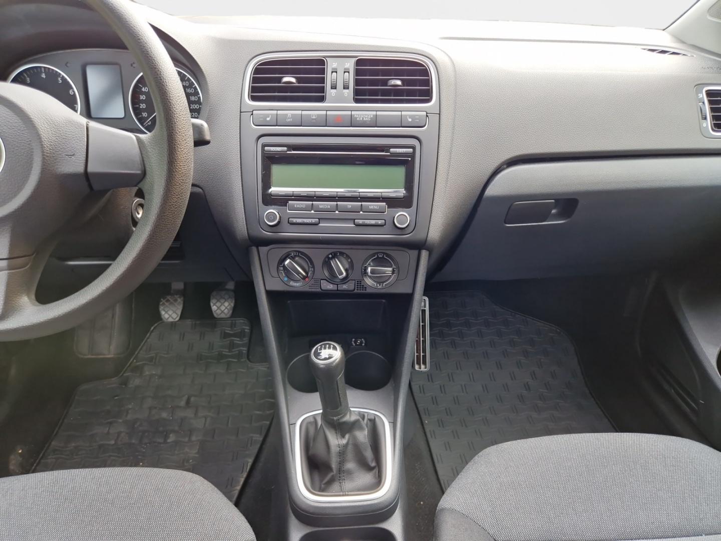 VOLKSWAGEN Polo 2010