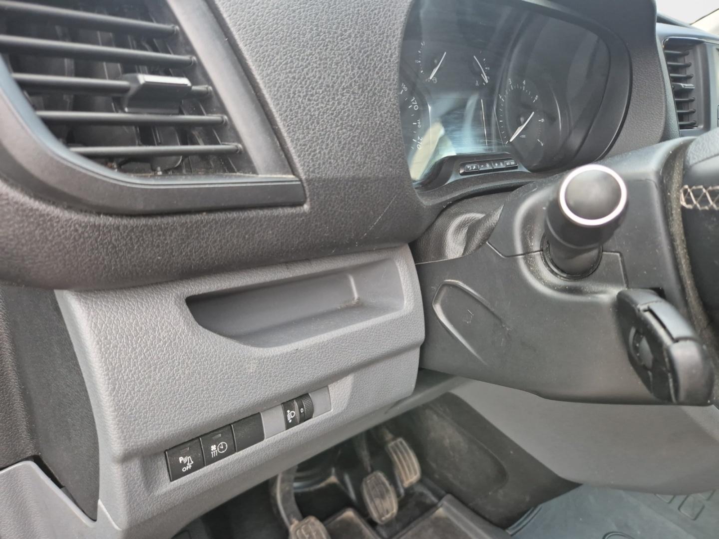 OPEL Vivaro 14