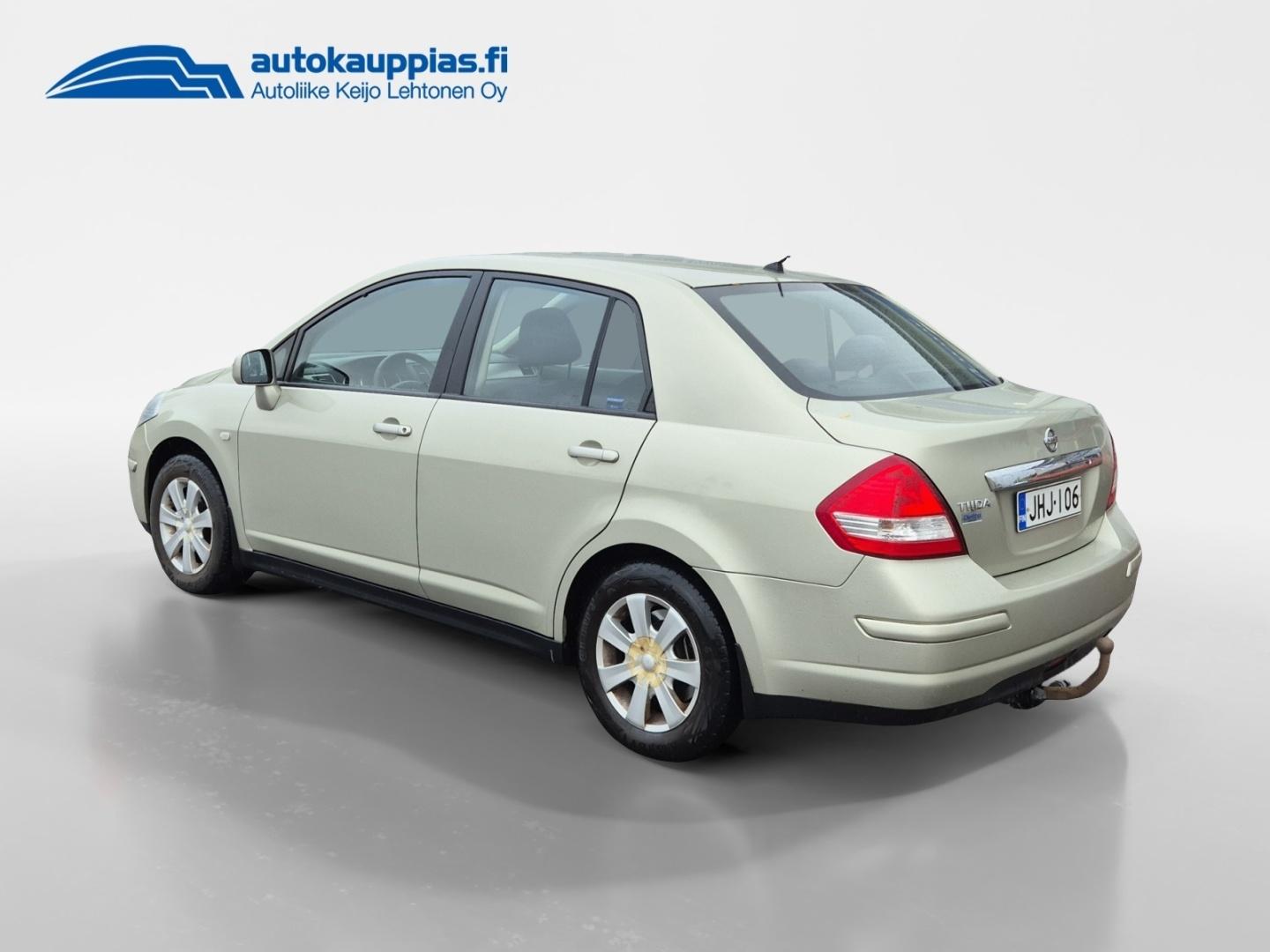 NISSAN Tiida 3