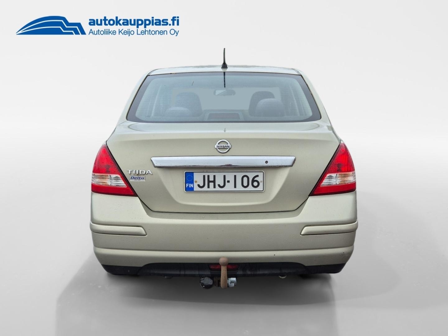 NISSAN Tiida 4