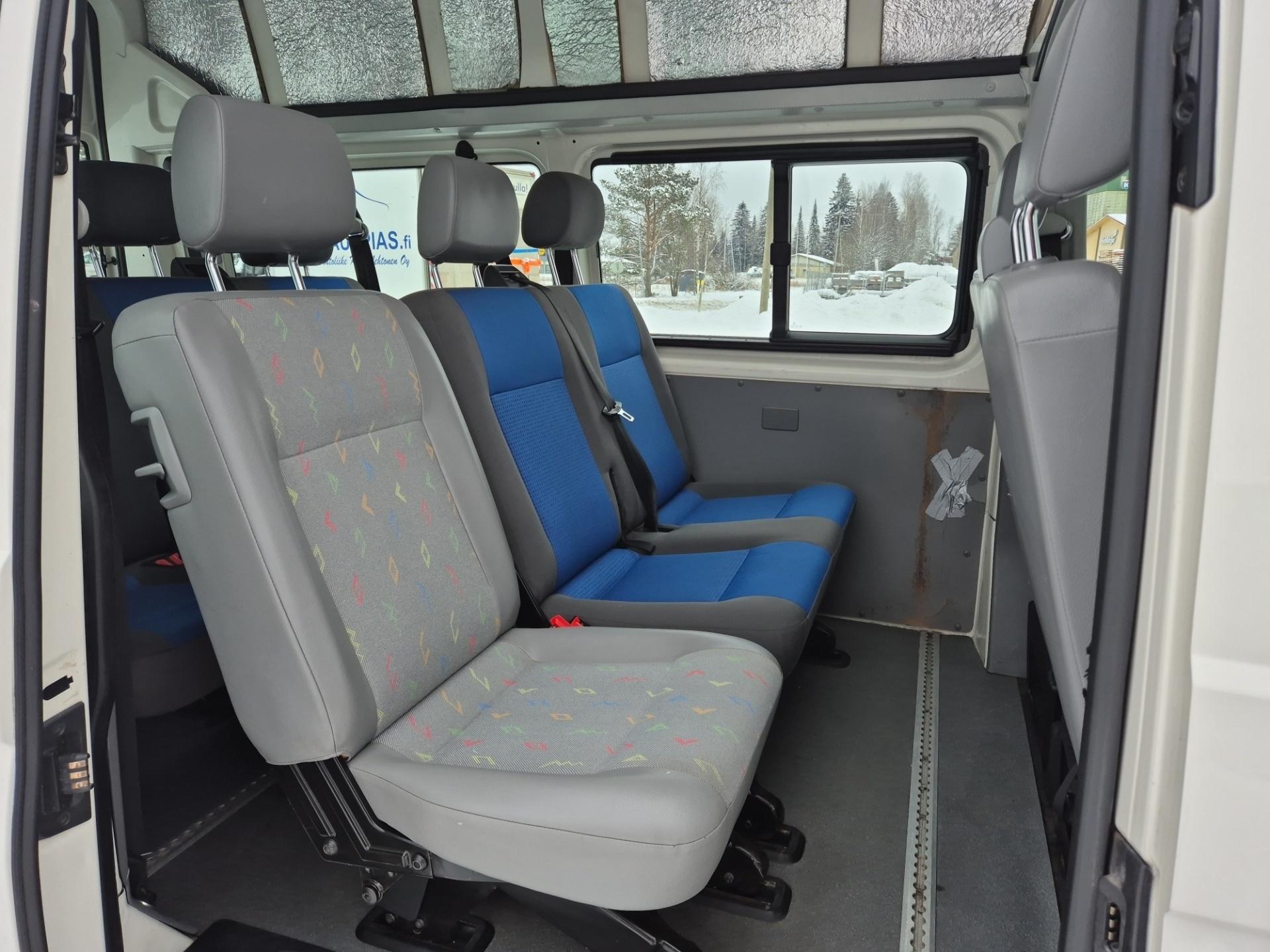VOLKSWAGEN Caravelle 13