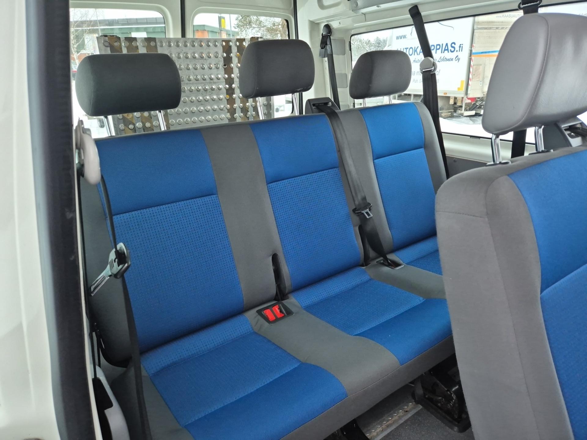 VOLKSWAGEN Caravelle 14