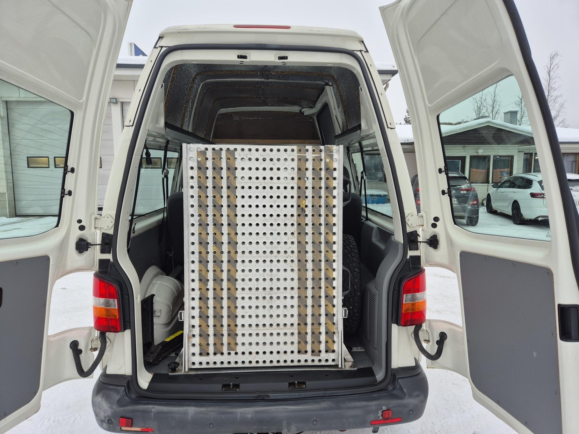 VOLKSWAGEN Caravelle 15