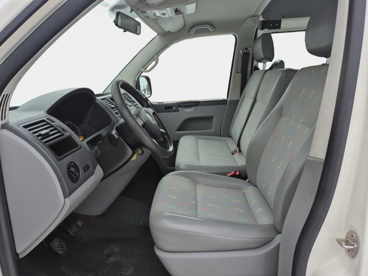 VOLKSWAGEN Caravelle 9