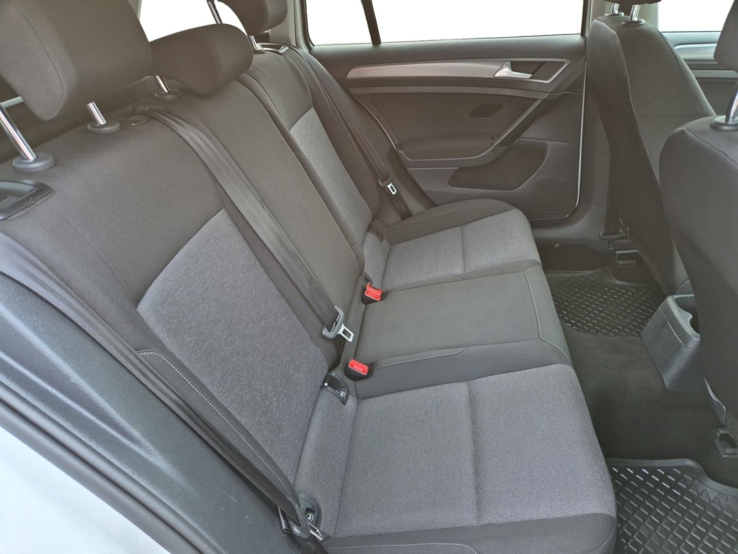 VOLKSWAGEN Golf 2016