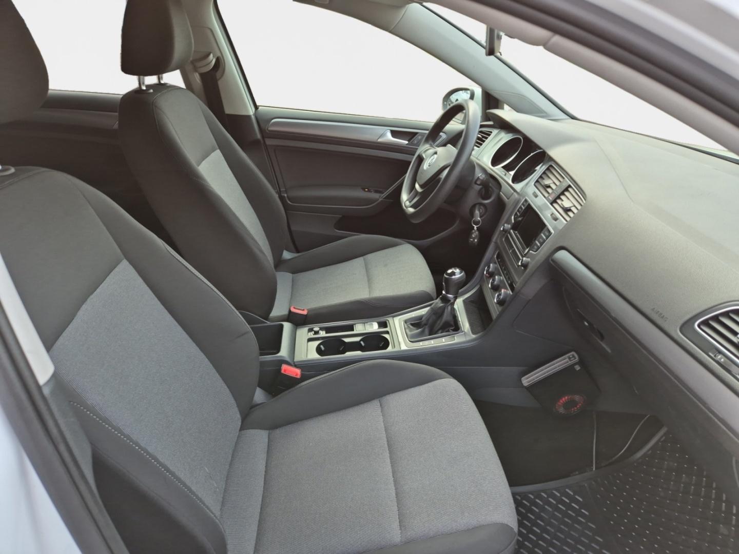 VOLKSWAGEN Golf 2016