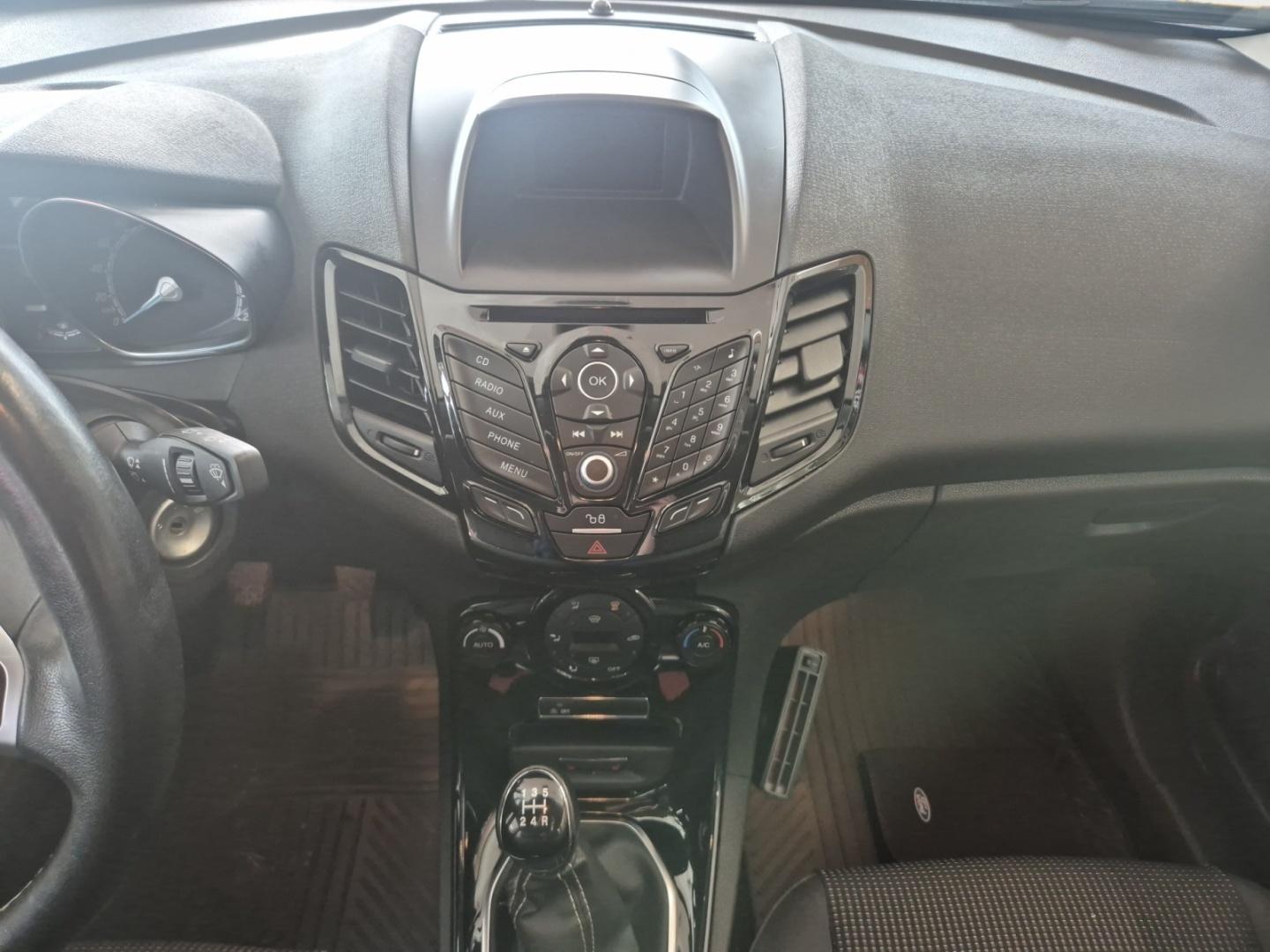 FORD Fiesta 12