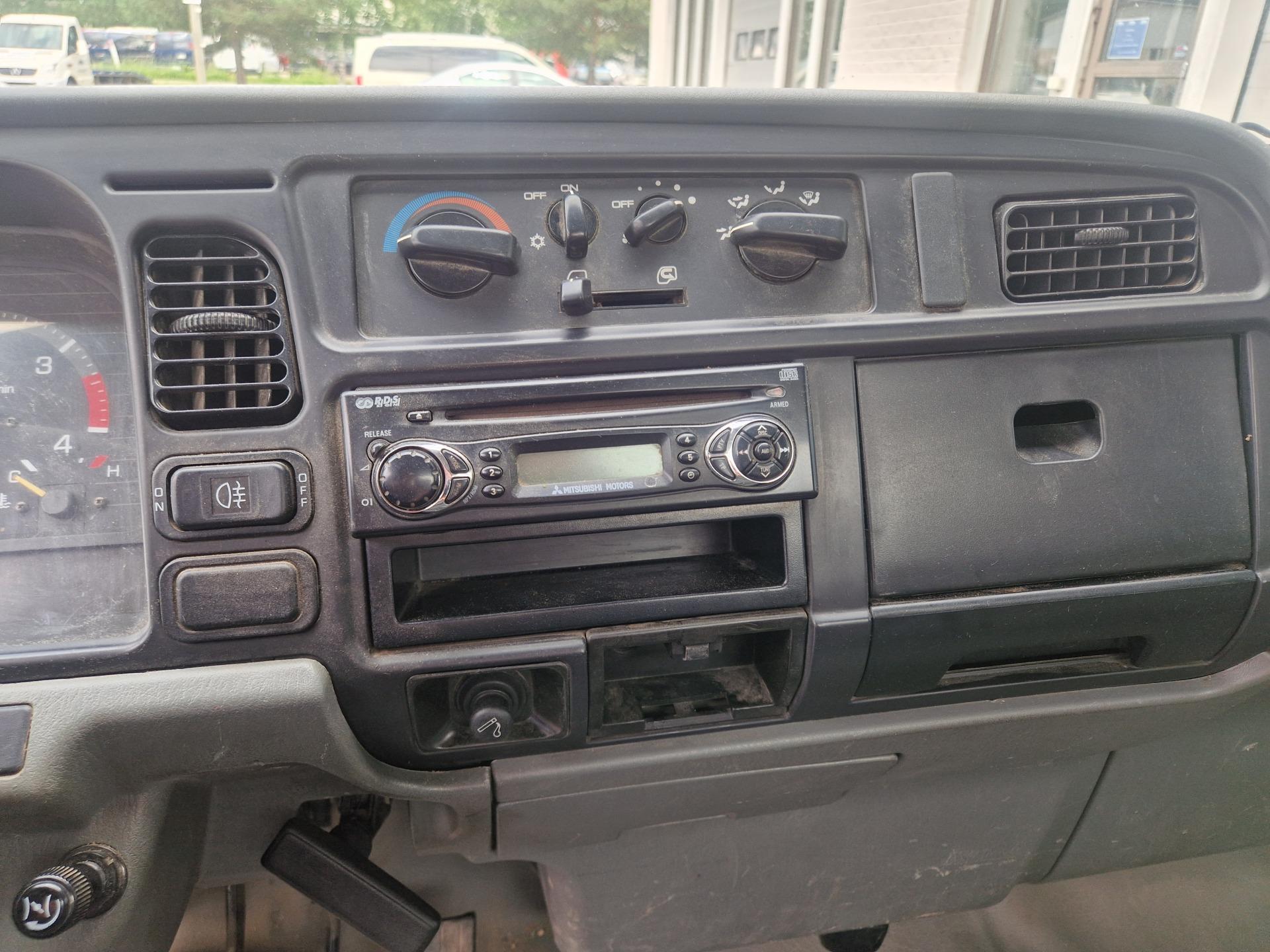 MITSUBISHI Canter 2005