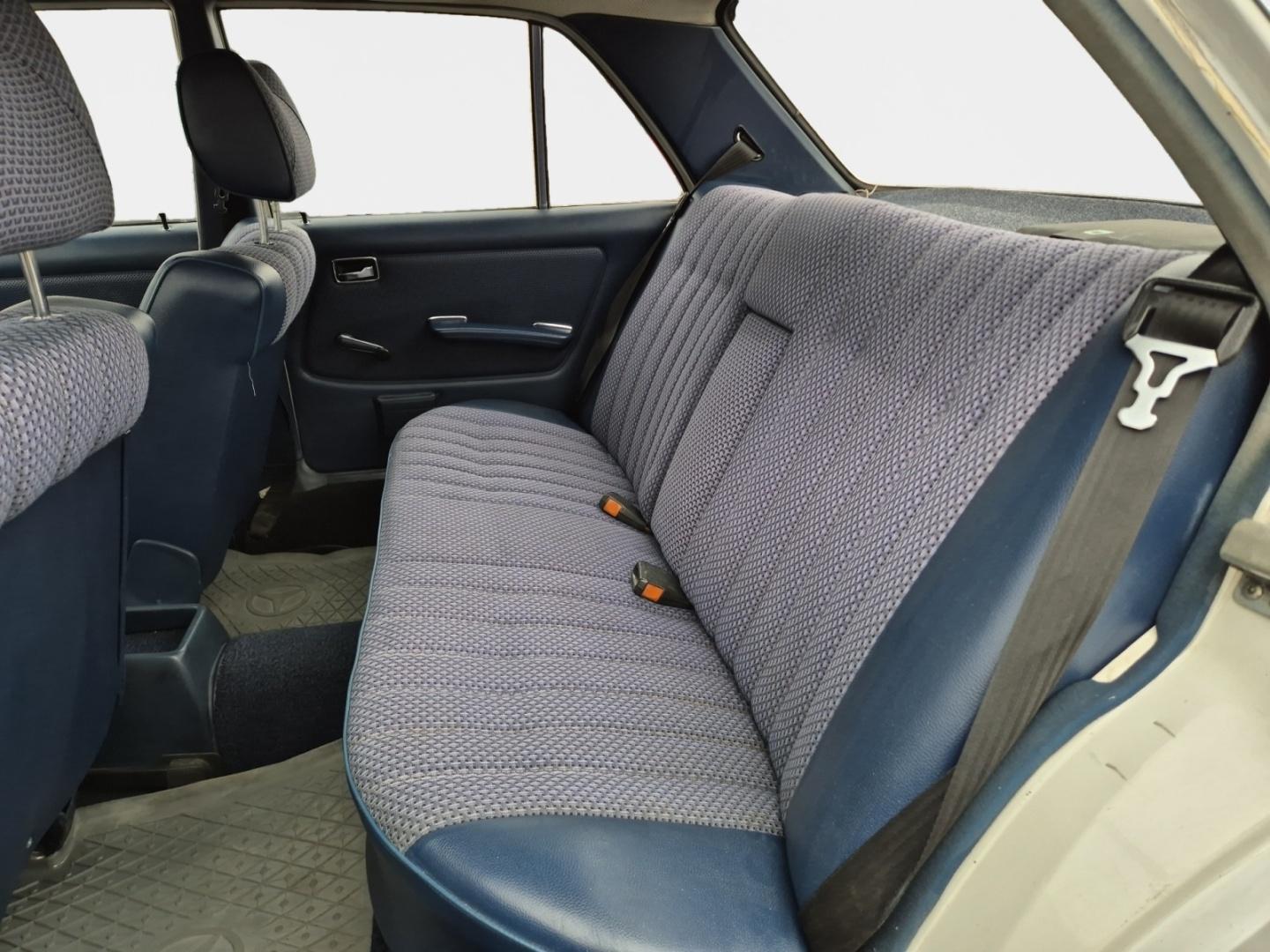 MERCEDES-BENZ 220 1977