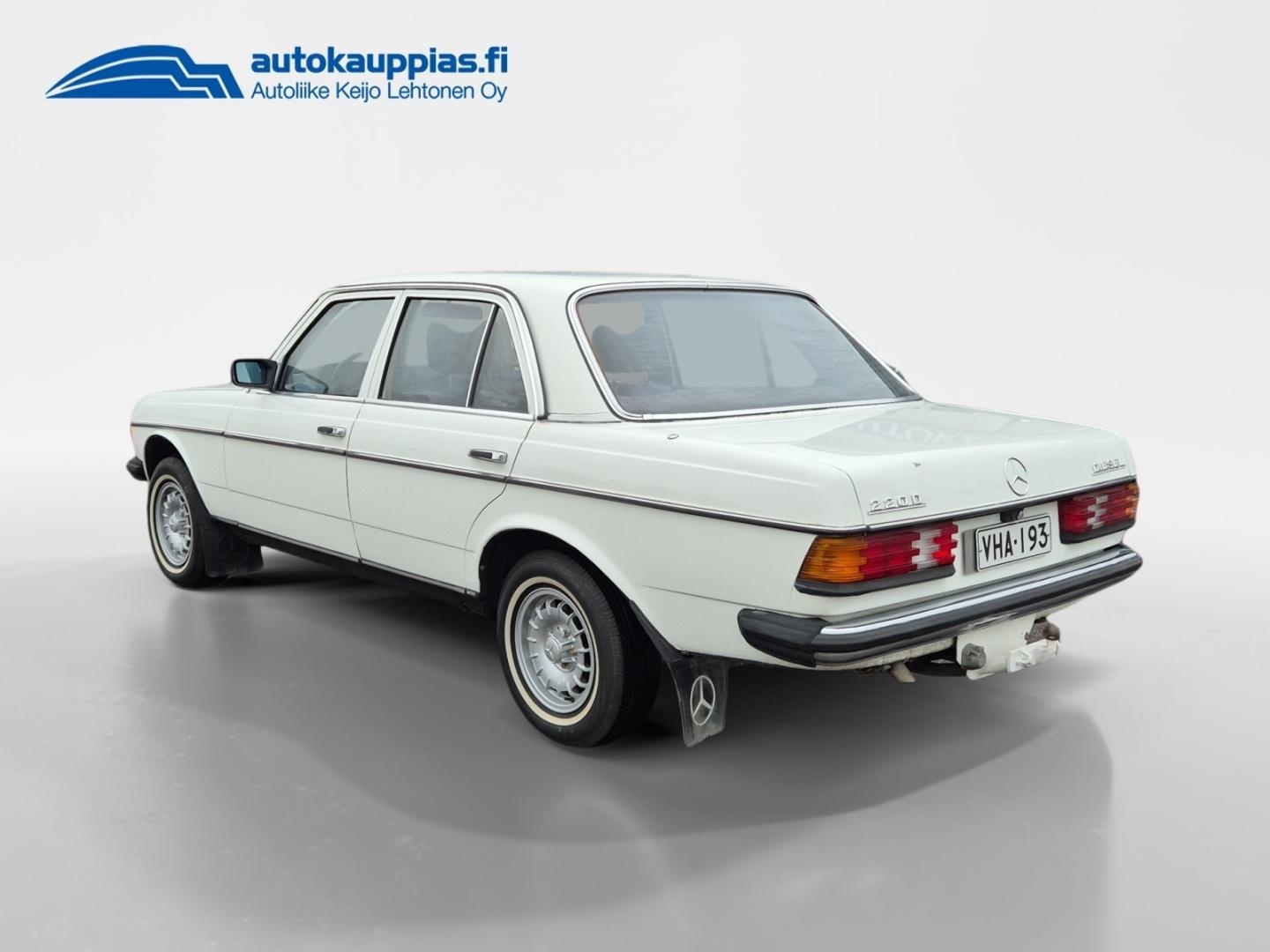 MERCEDES-BENZ 220 1977