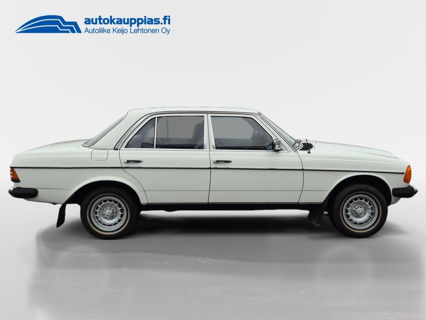 MERCEDES-BENZ 220 1977