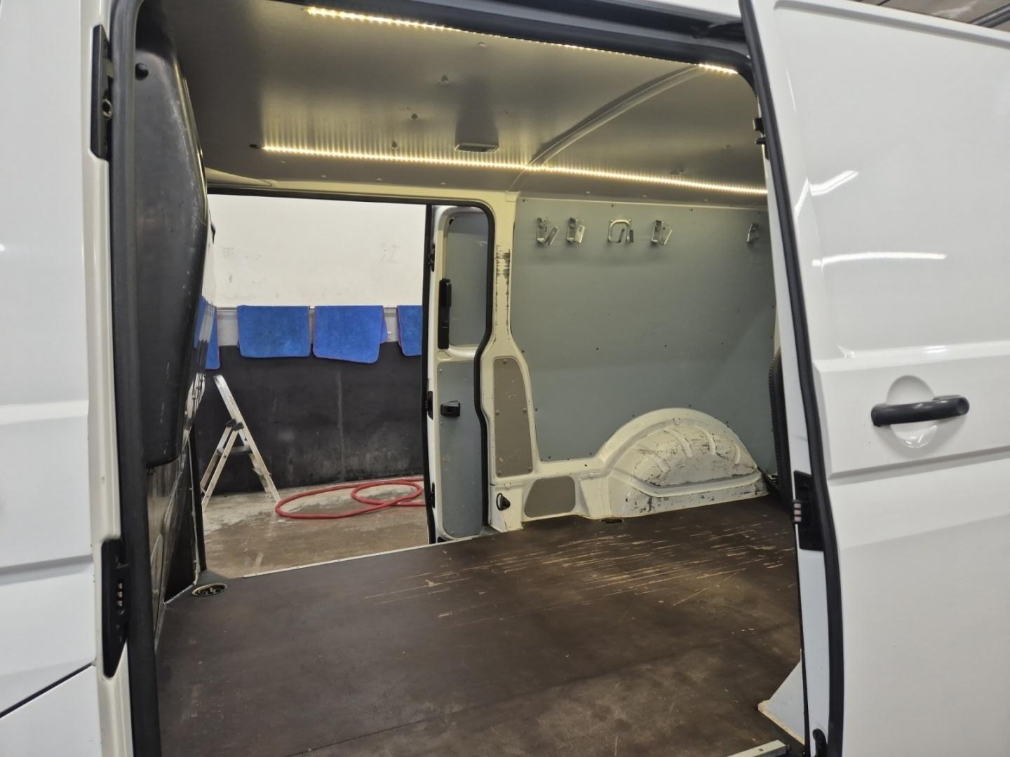 VOLKSWAGEN Transporter 14