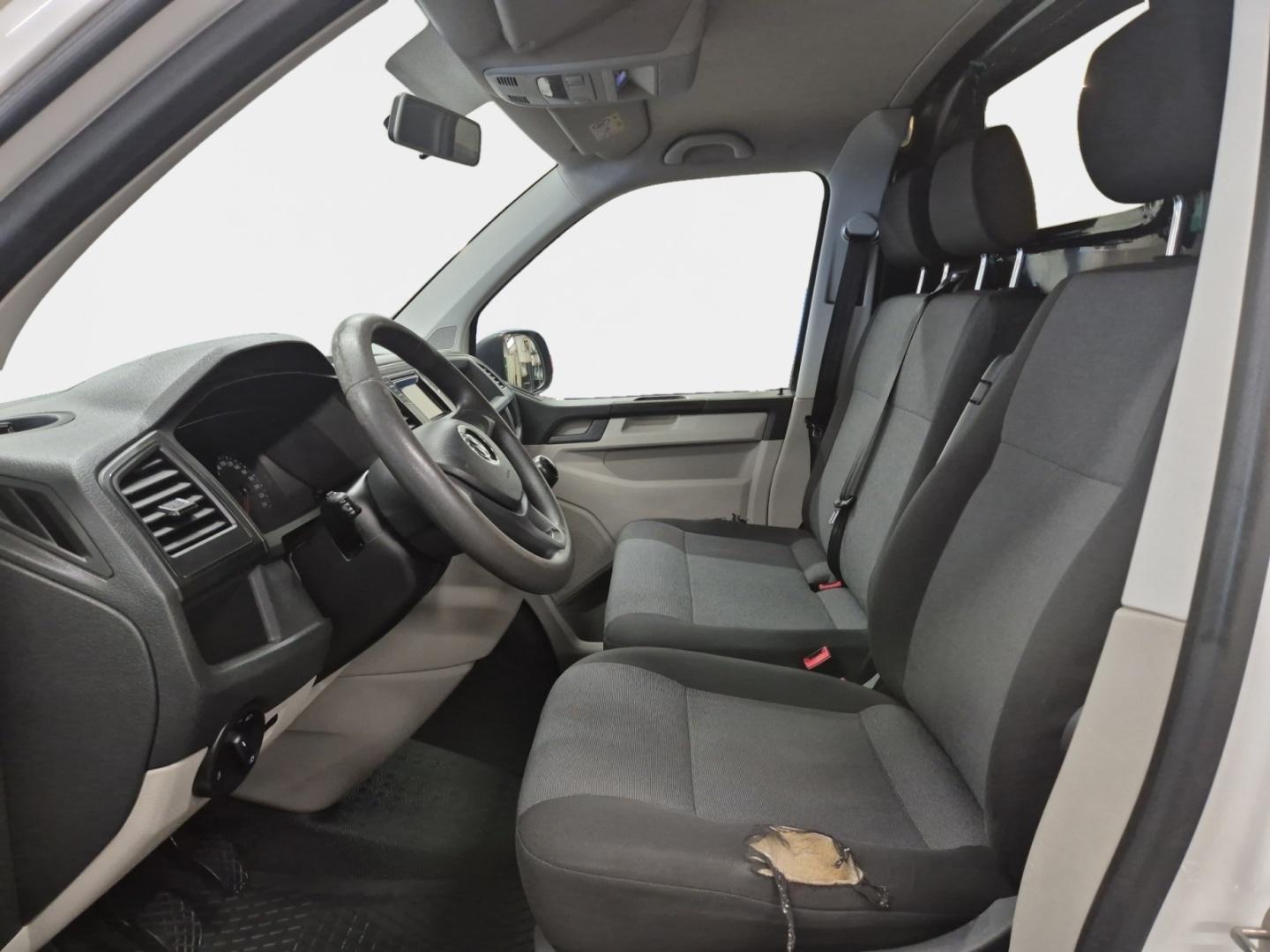 VOLKSWAGEN Transporter 9