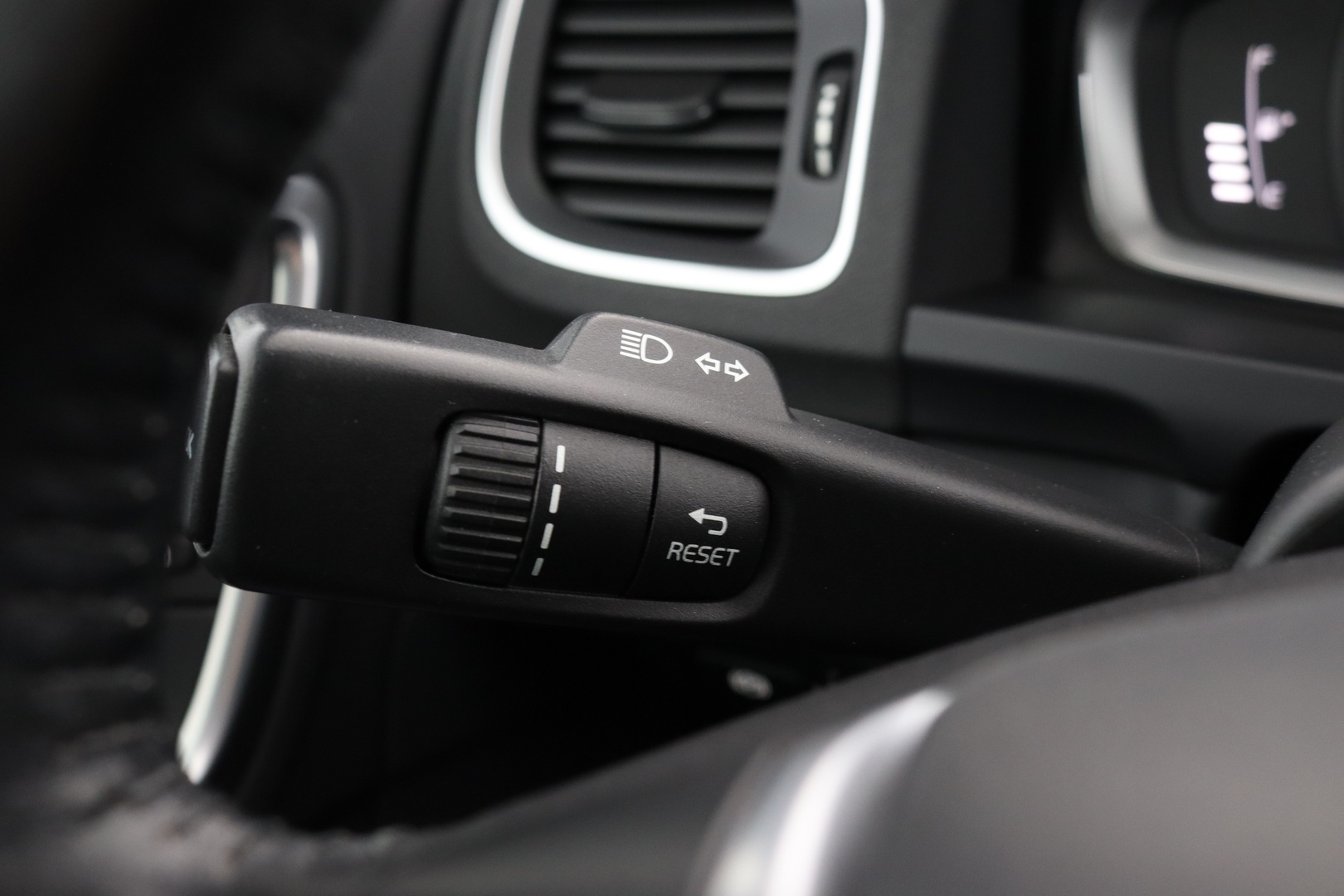 VOLVO V60 18