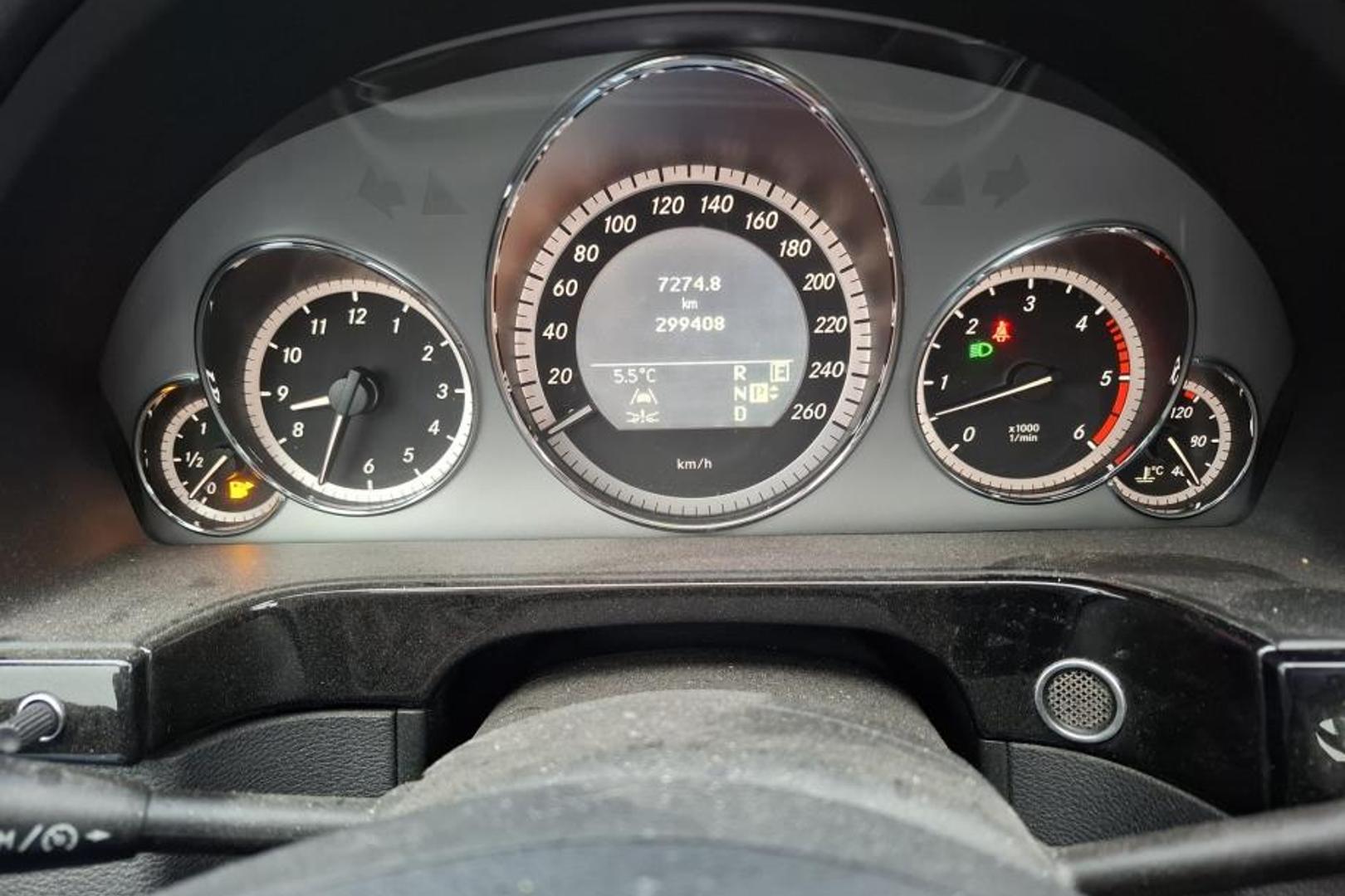 MERCEDES-BENZ E 2011