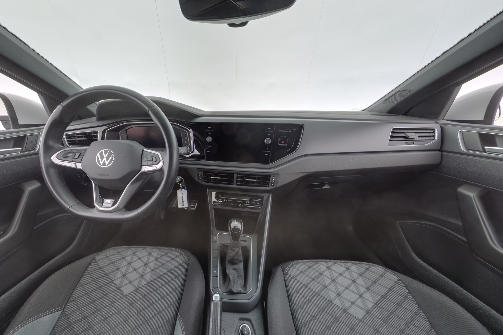 VOLKSWAGEN Taigo 9