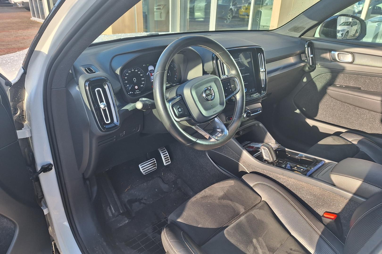 VOLVO XC40 2019