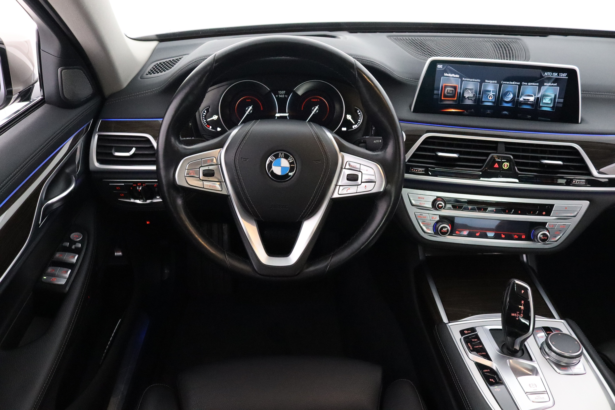 BMW 740 2016
