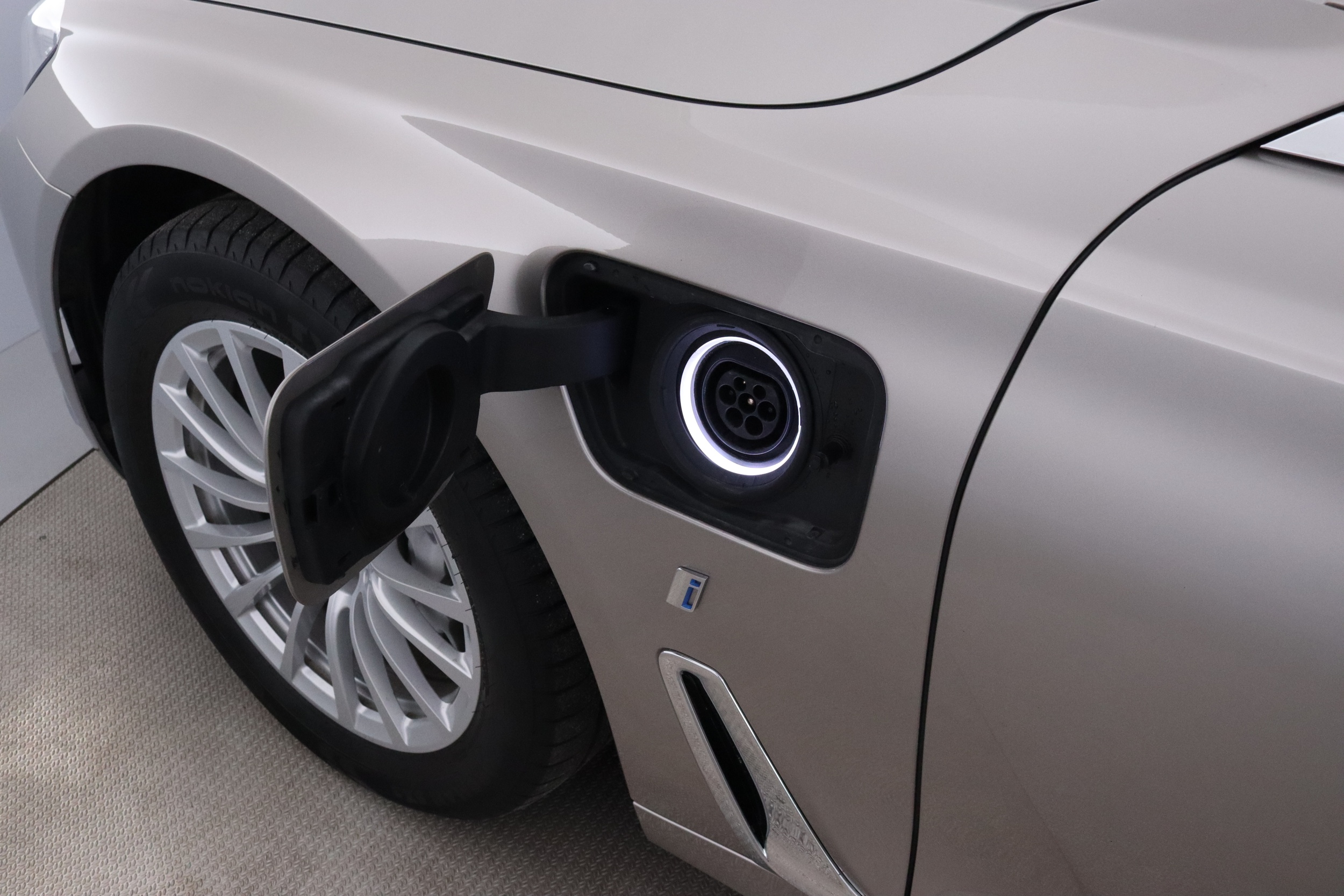 BMW 740 2016