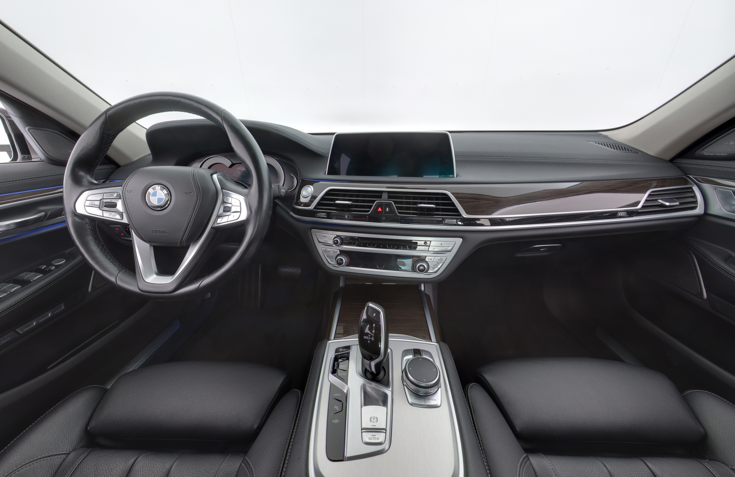 BMW 740 2016