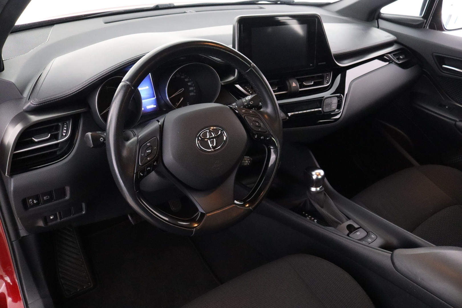 TOYOTA C-HR 13