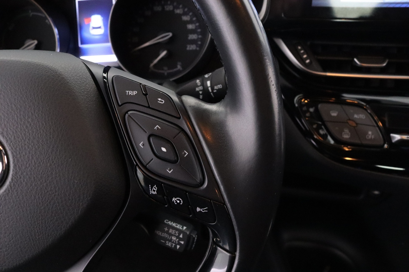 TOYOTA C-HR 19
