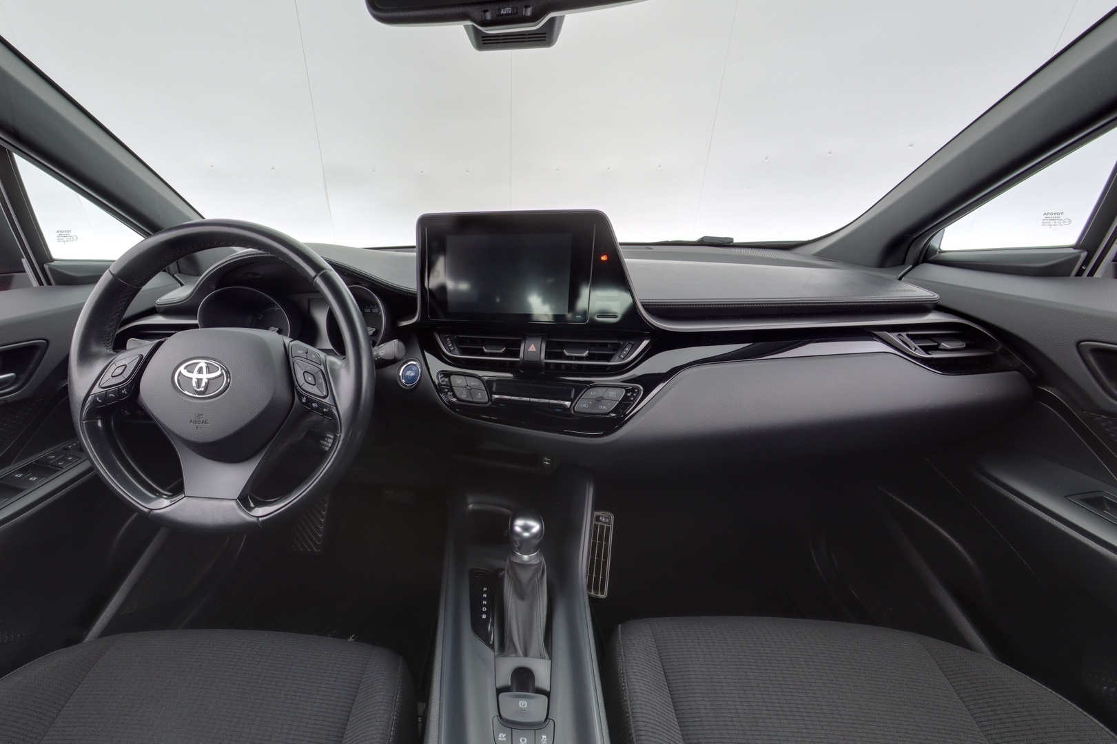 TOYOTA C-HR 9