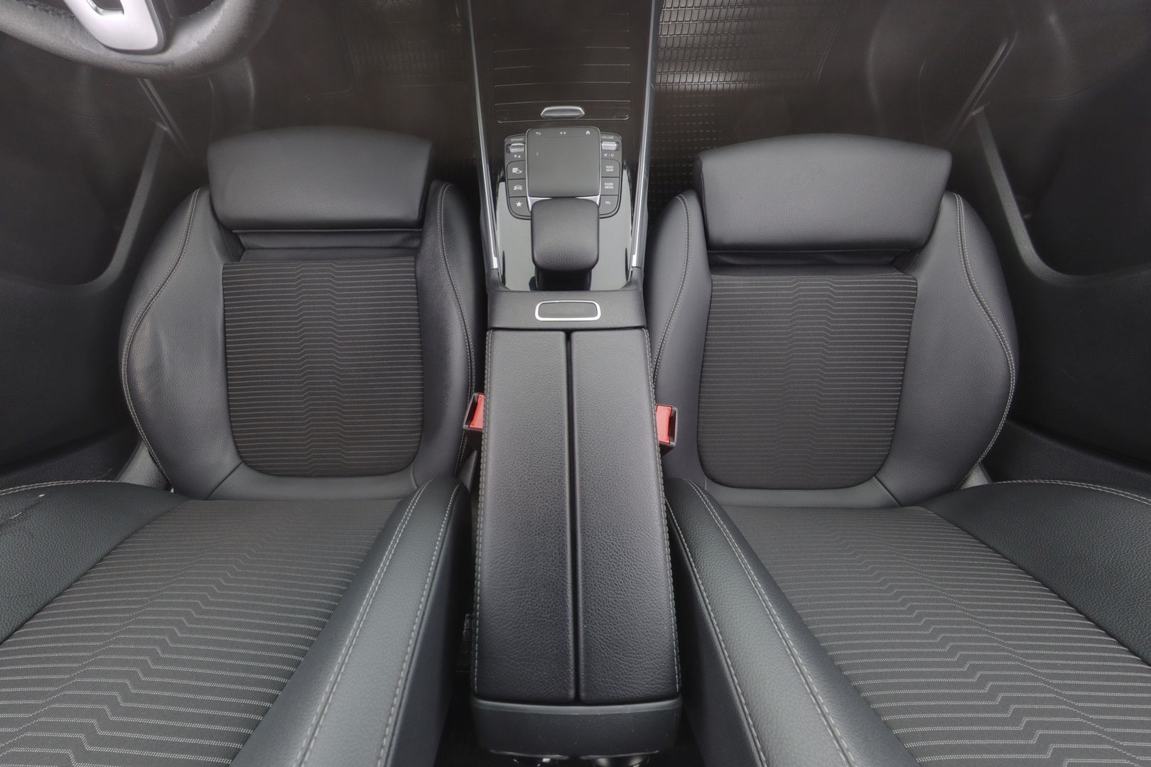 MERCEDES-BENZ GLB 2021