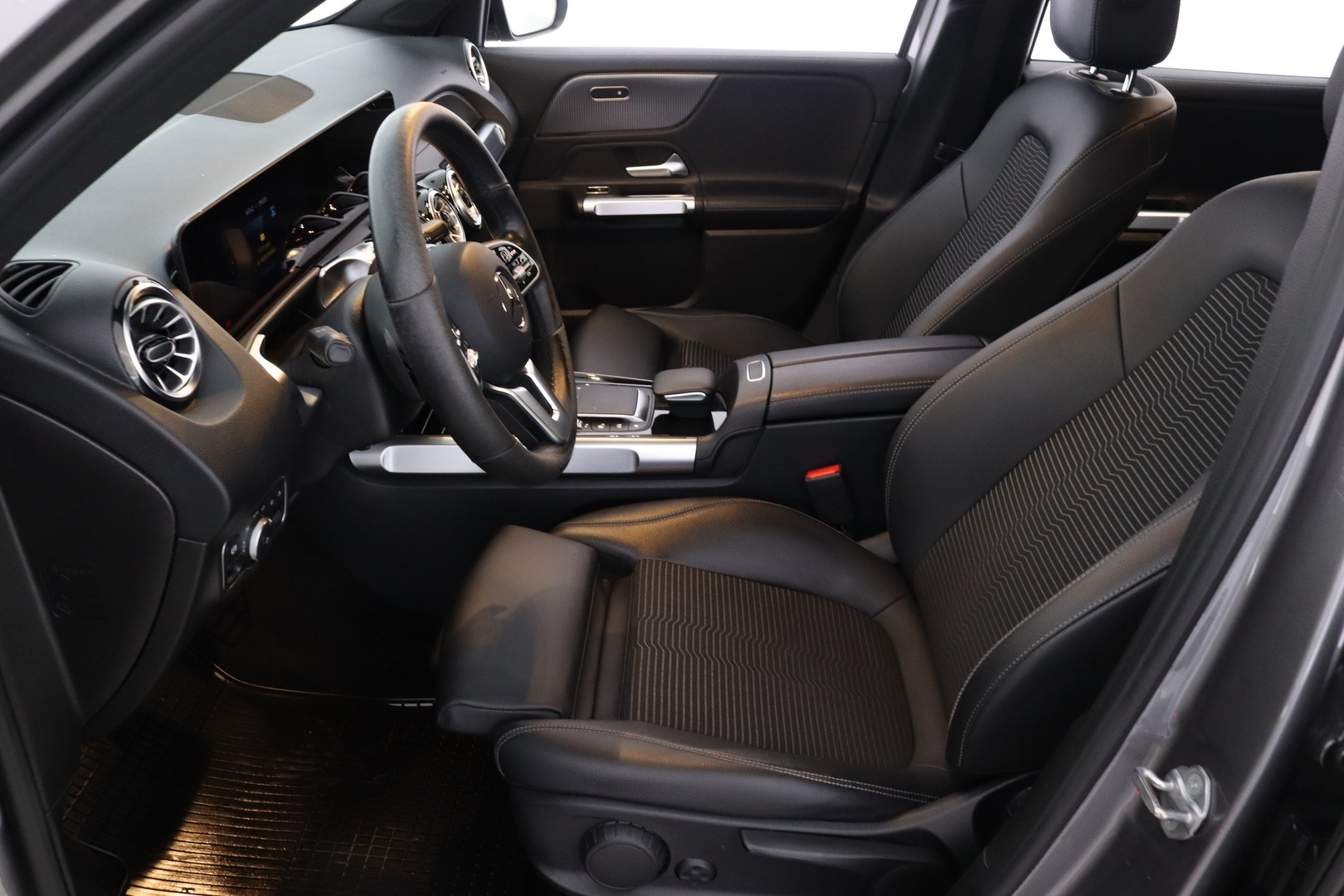 MERCEDES-BENZ GLB 2021