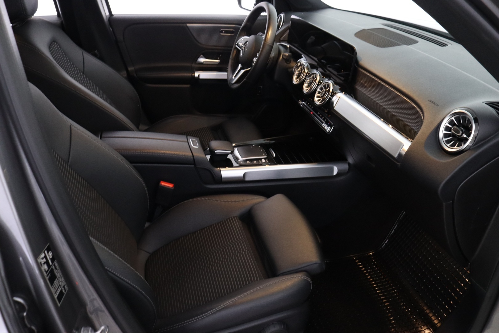 MERCEDES-BENZ GLB 2021