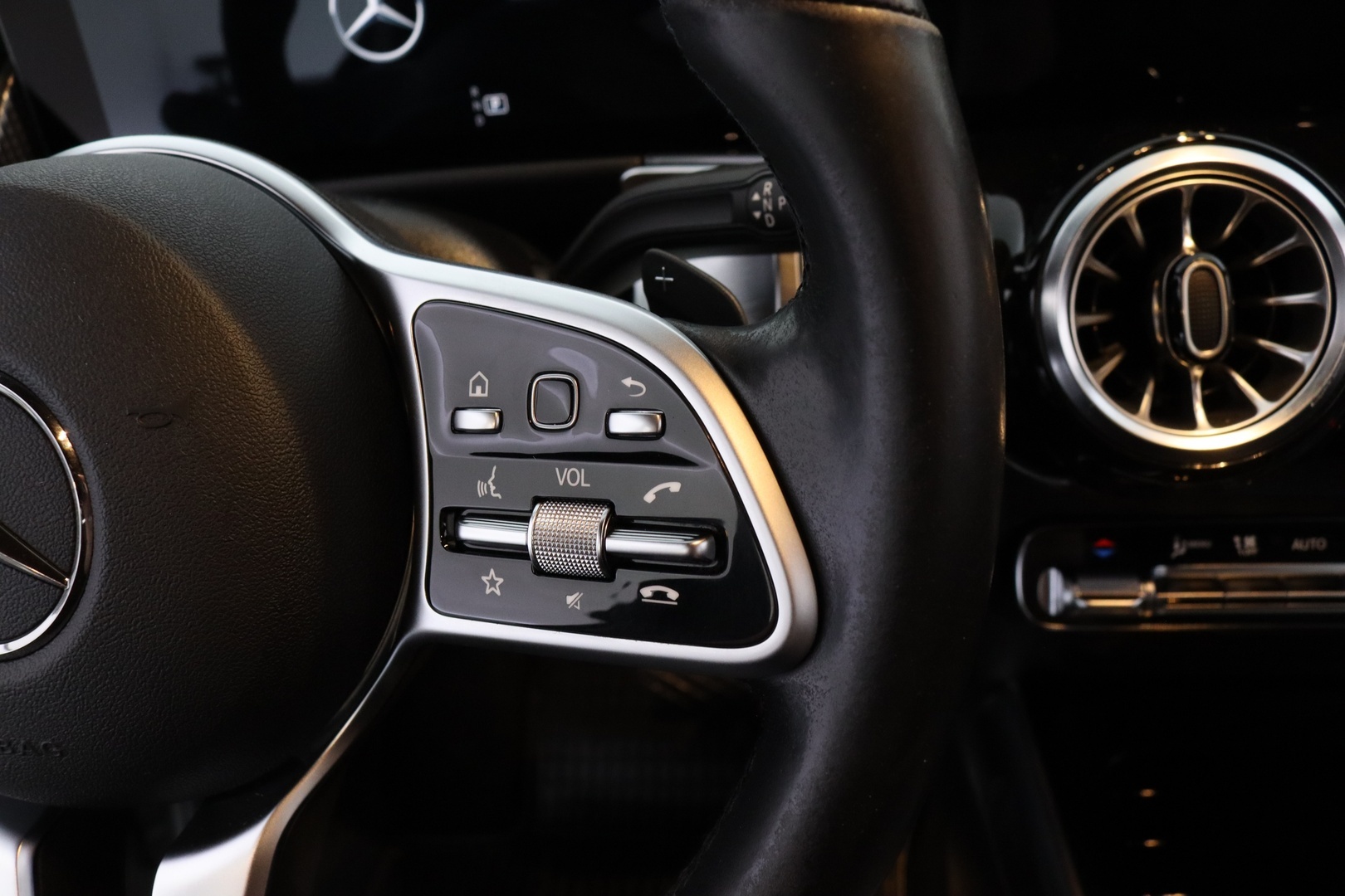 MERCEDES-BENZ GLB 2021