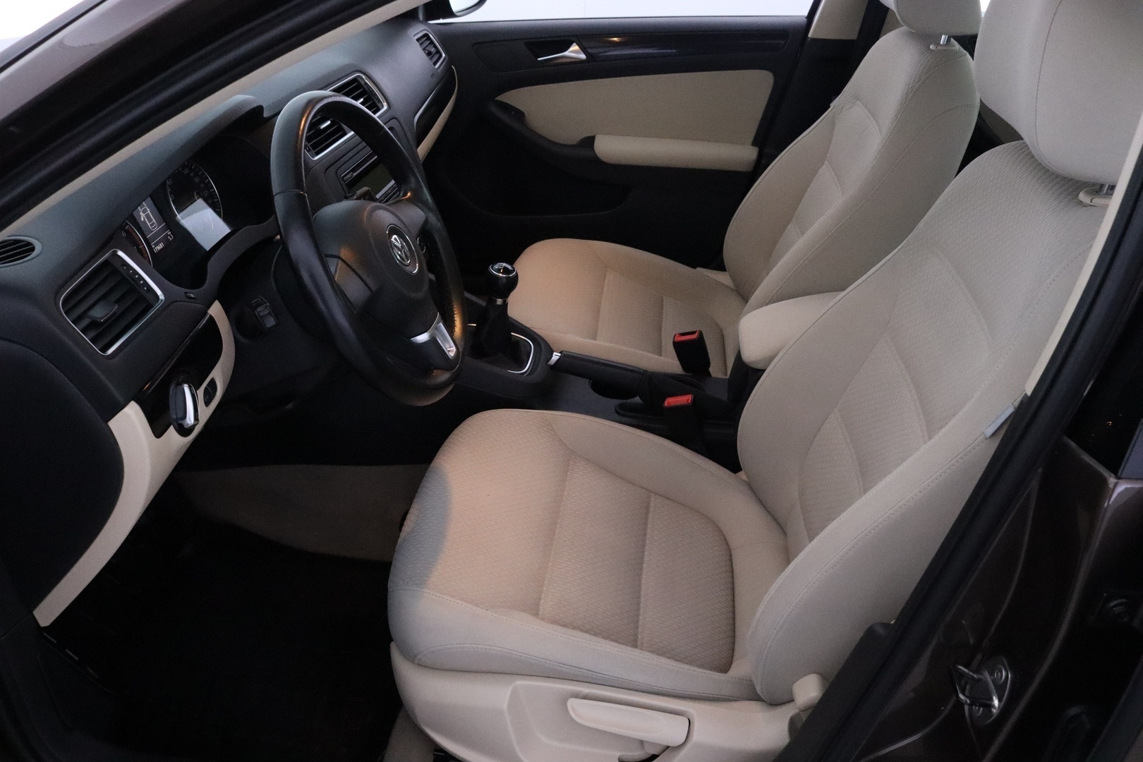 VOLKSWAGEN Jetta 14